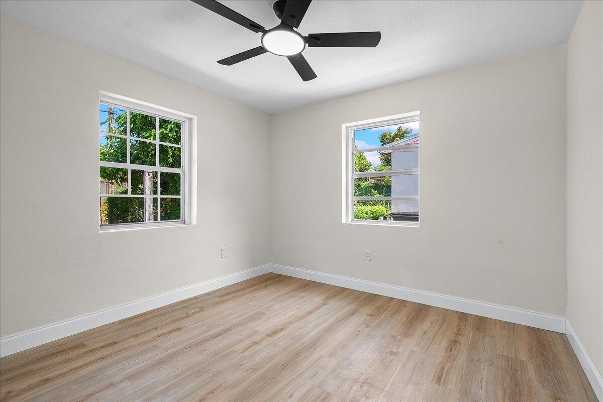 WHISPERING PALMS 2 - Residential