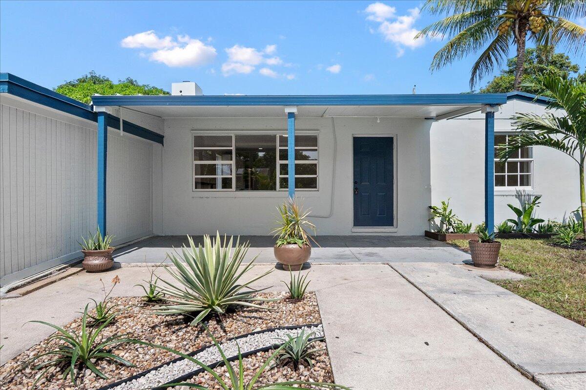 WHISPERING PALMS 2 - Residential
