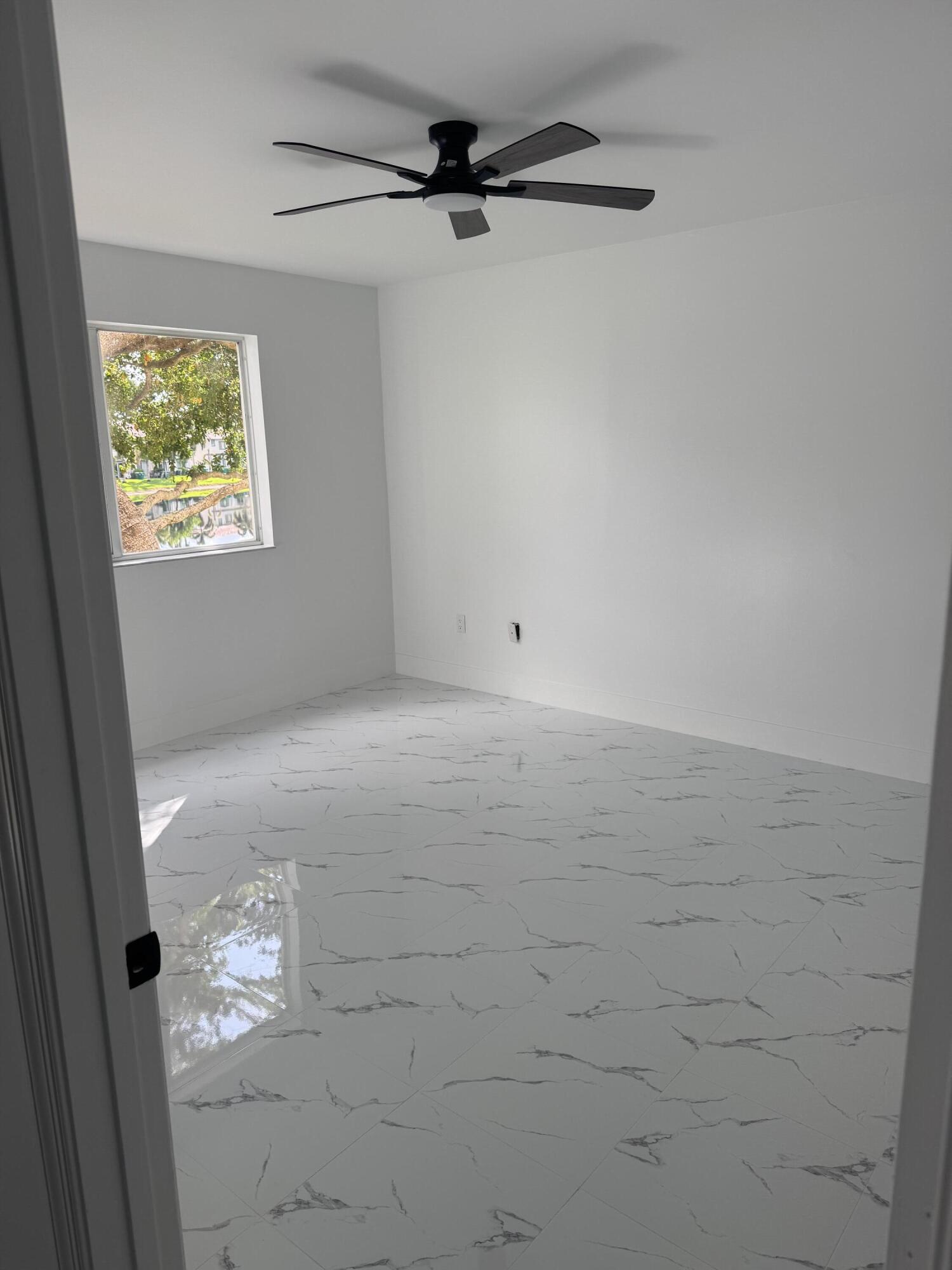 SOUTHAMPTON CONDOMINIUM H - Residential