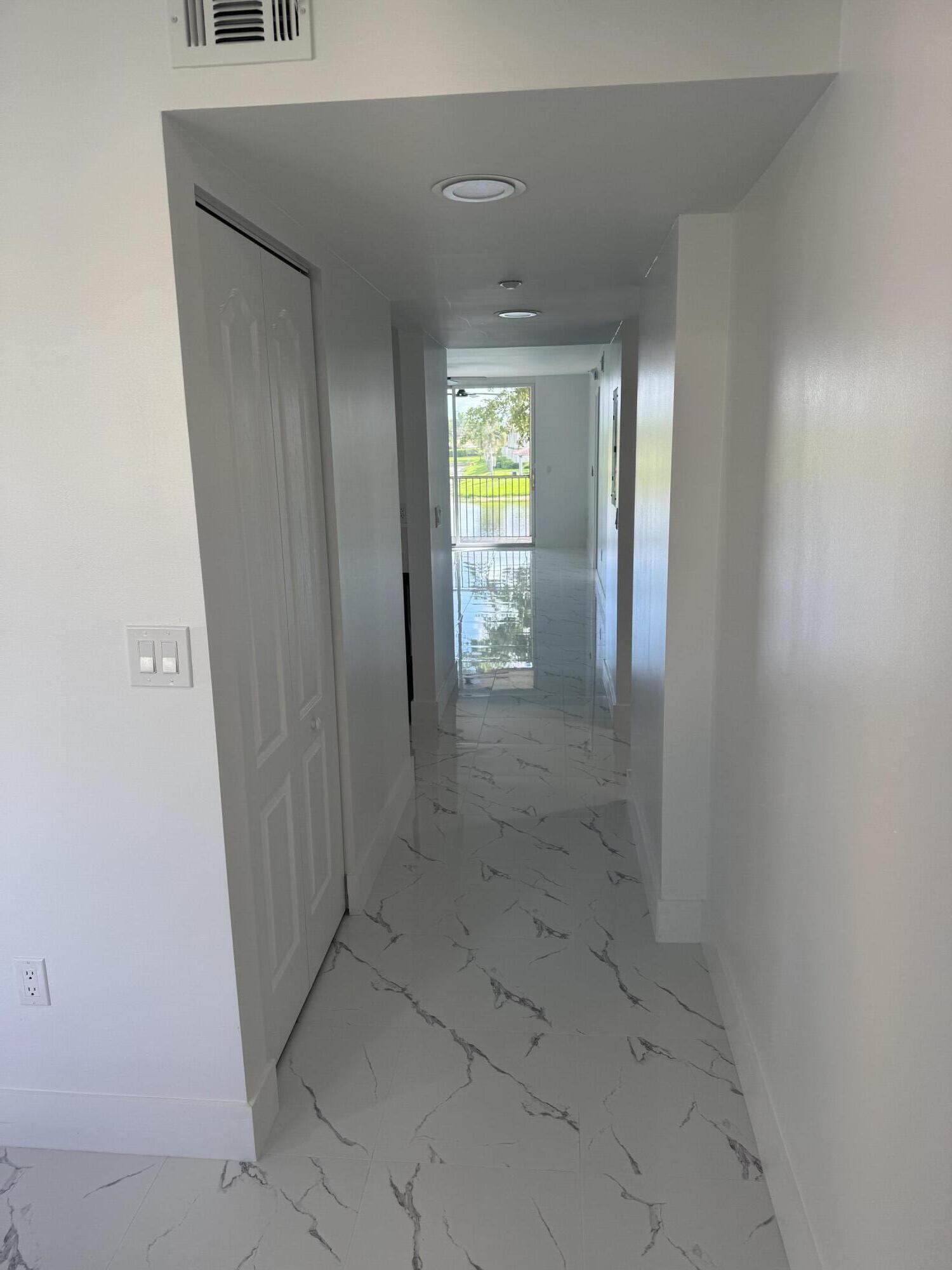 SOUTHAMPTON CONDOMINIUM H - Residential