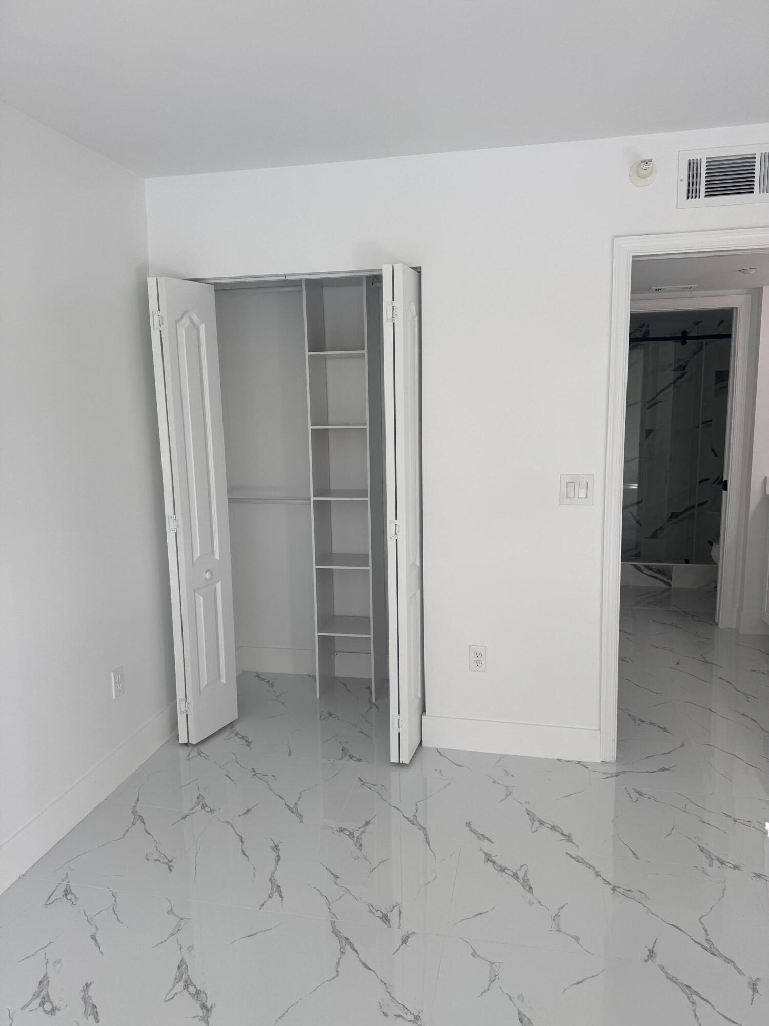 SOUTHAMPTON CONDOMINIUM H - Residential