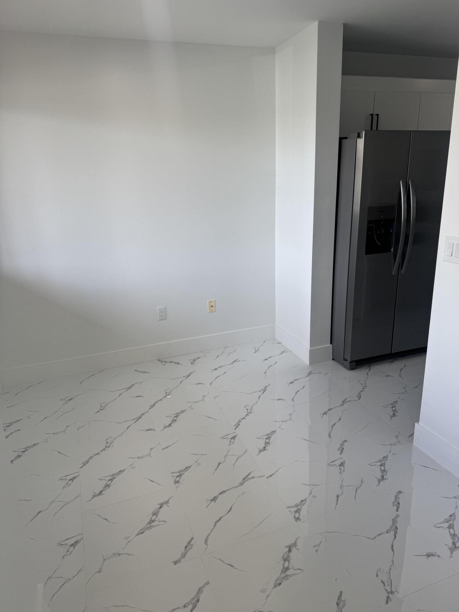 SOUTHAMPTON CONDOMINIUM H - Residential