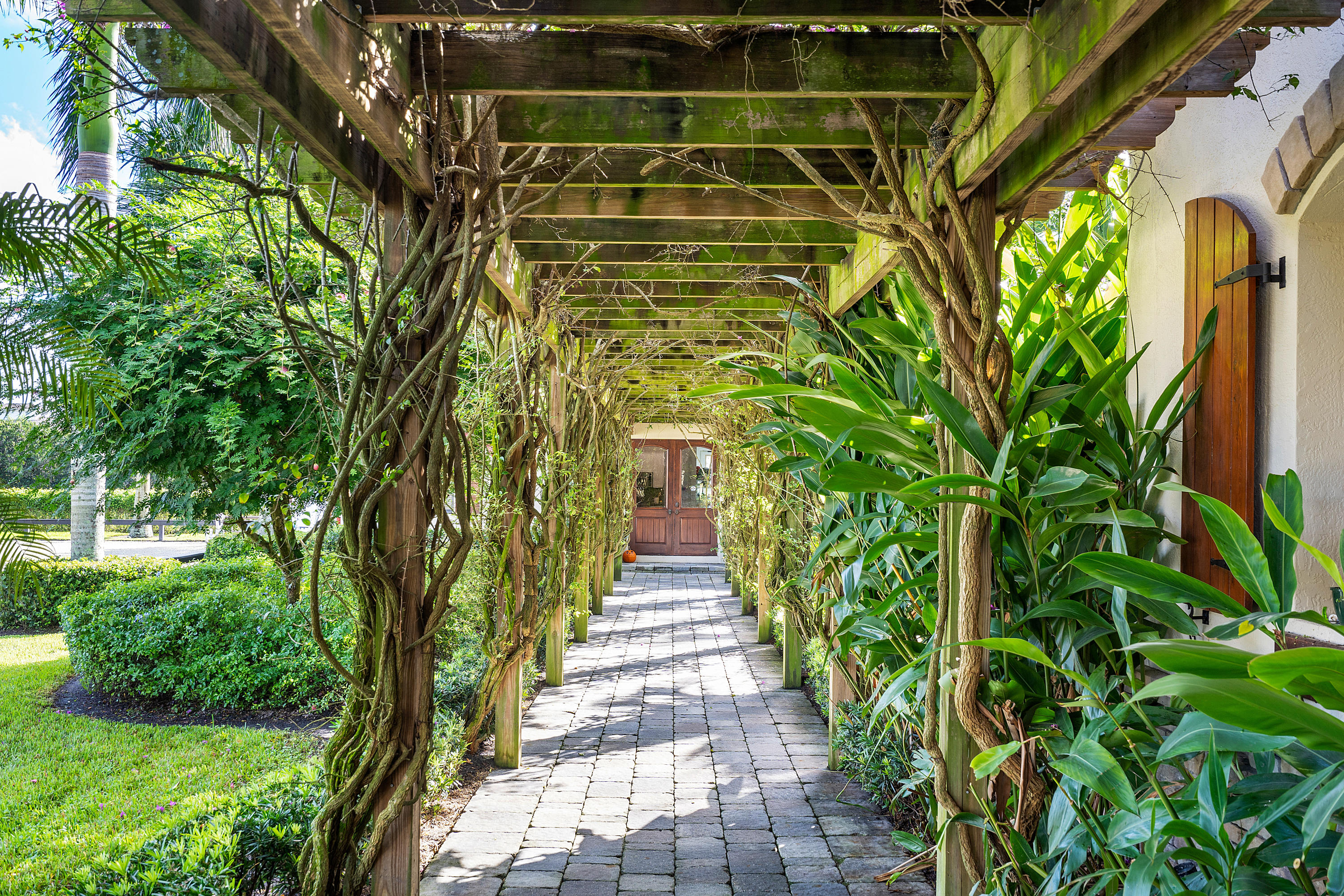 PALM BEACH POINT - Residential