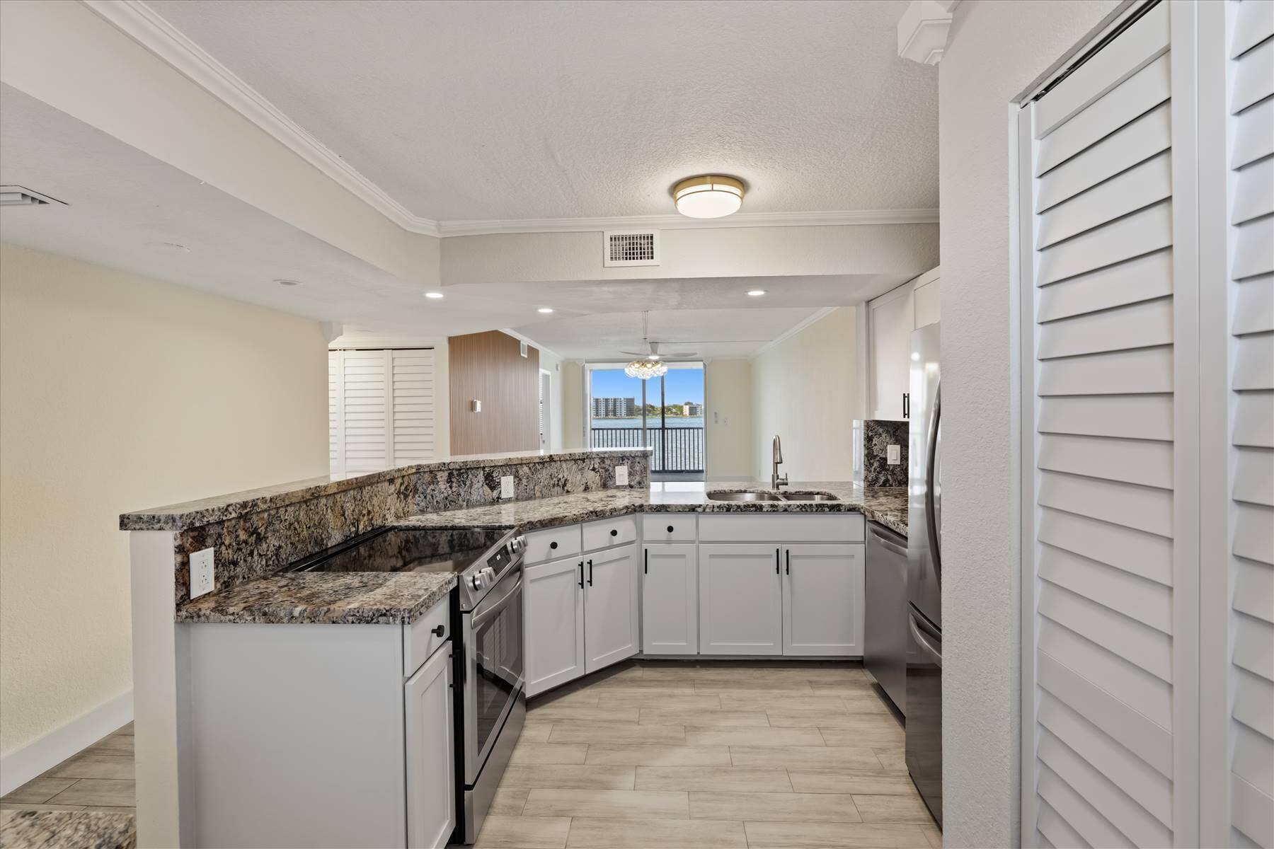 LAKE EMERALD CONDOMINIUM NO SIX - Residential