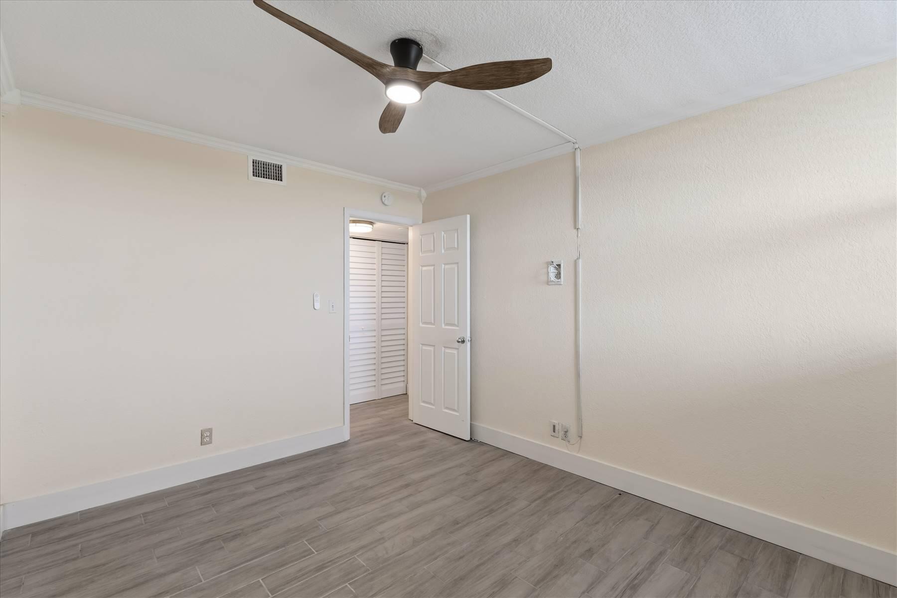 LAKE EMERALD CONDOMINIUM NO SIX - Residential