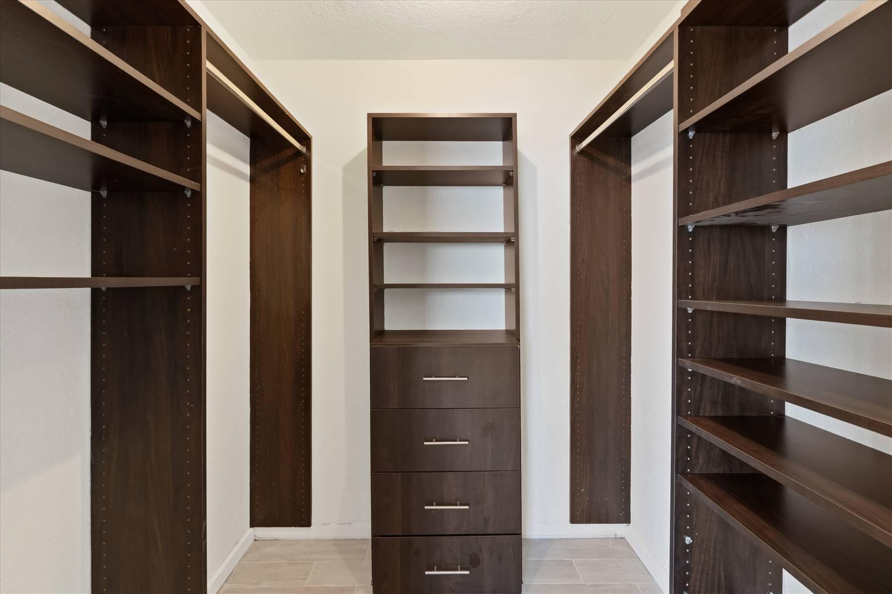 LAKE EMERALD CONDOMINIUM NO SIX - Residential