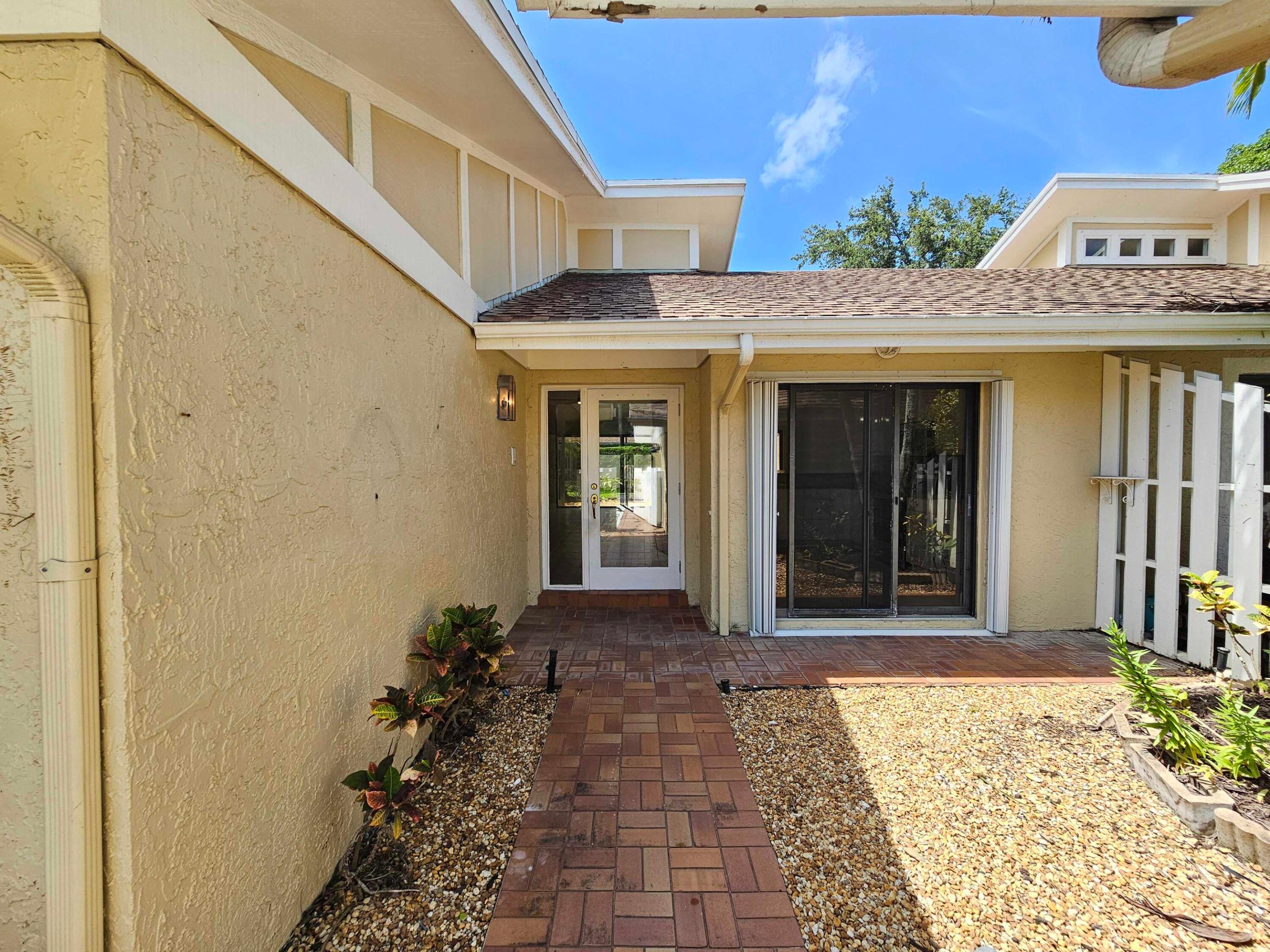 CAPE POINTE OF JONATHANS LANDING - Residential