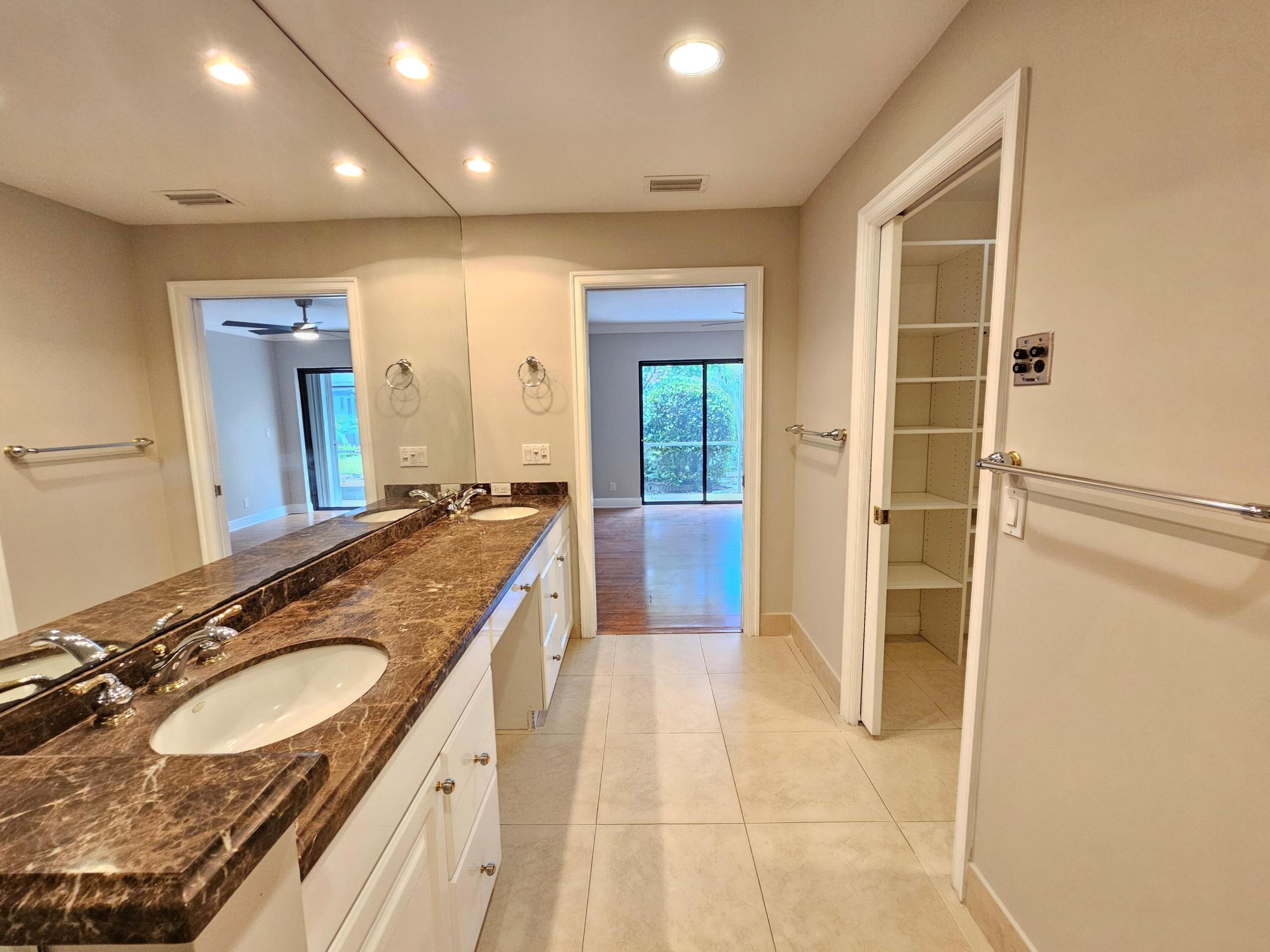 CAPE POINTE OF JONATHANS LANDING - Residential
