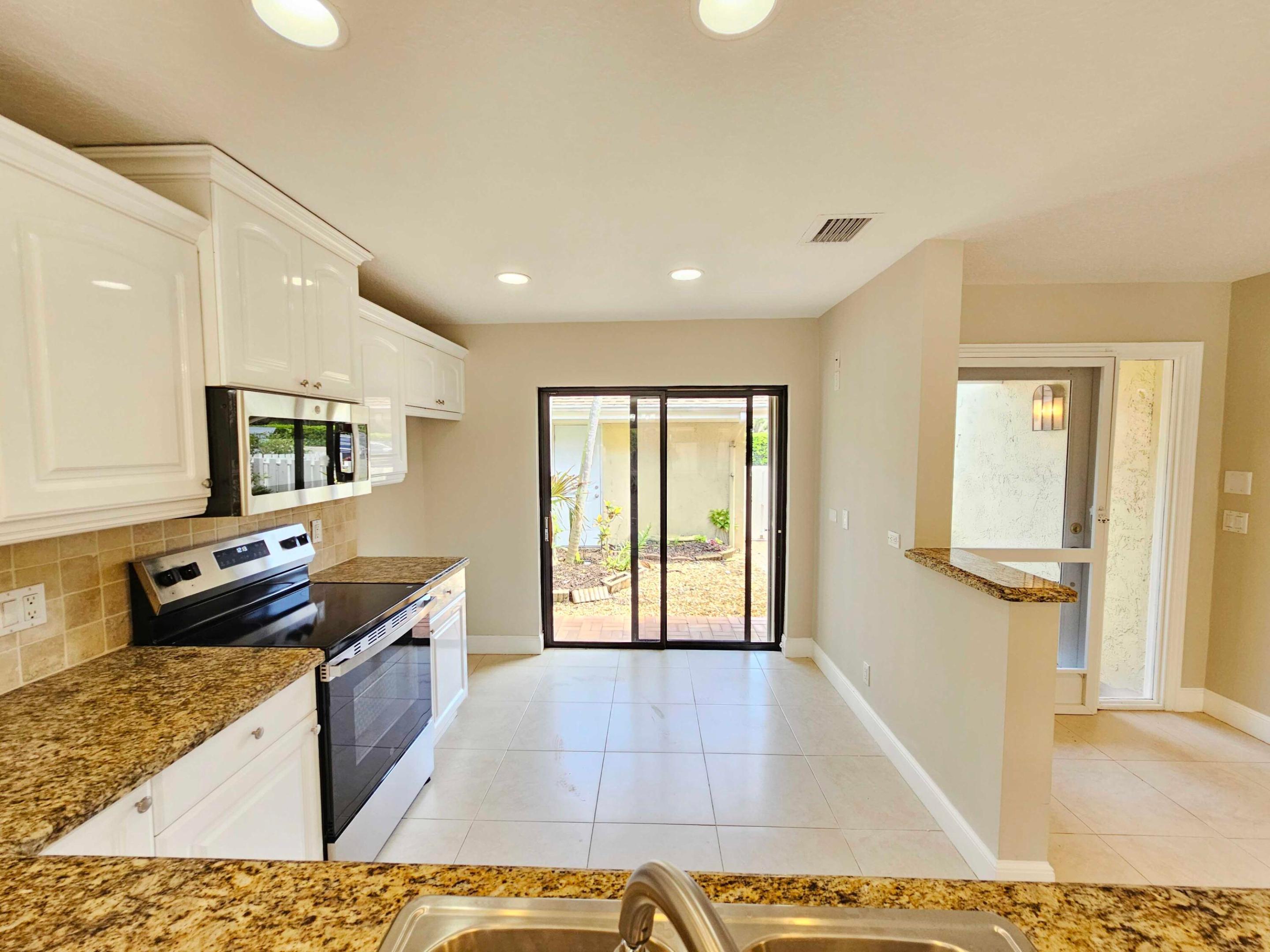 CAPE POINTE OF JONATHANS LANDING - Residential