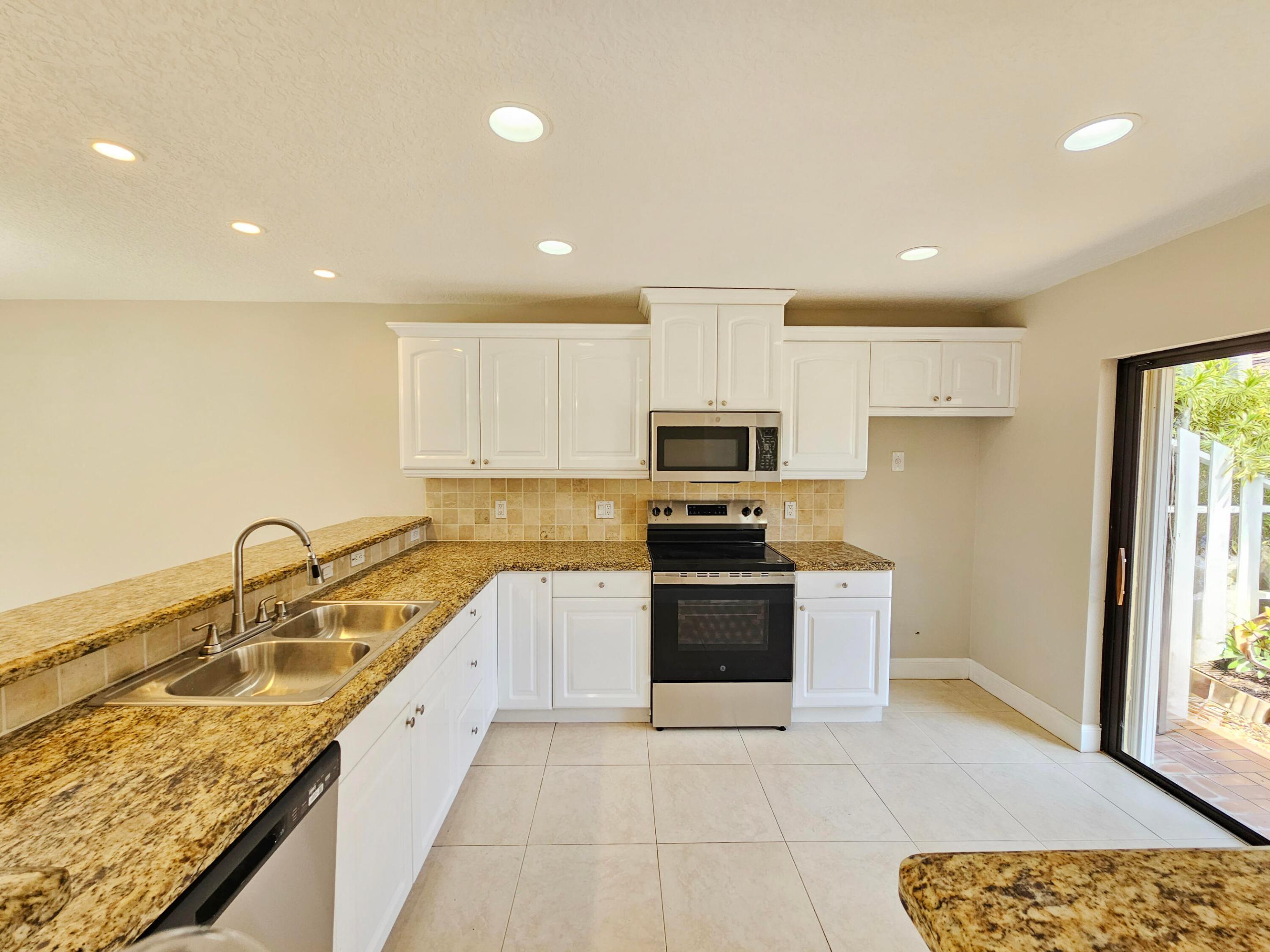 CAPE POINTE OF JONATHANS LANDING - Residential