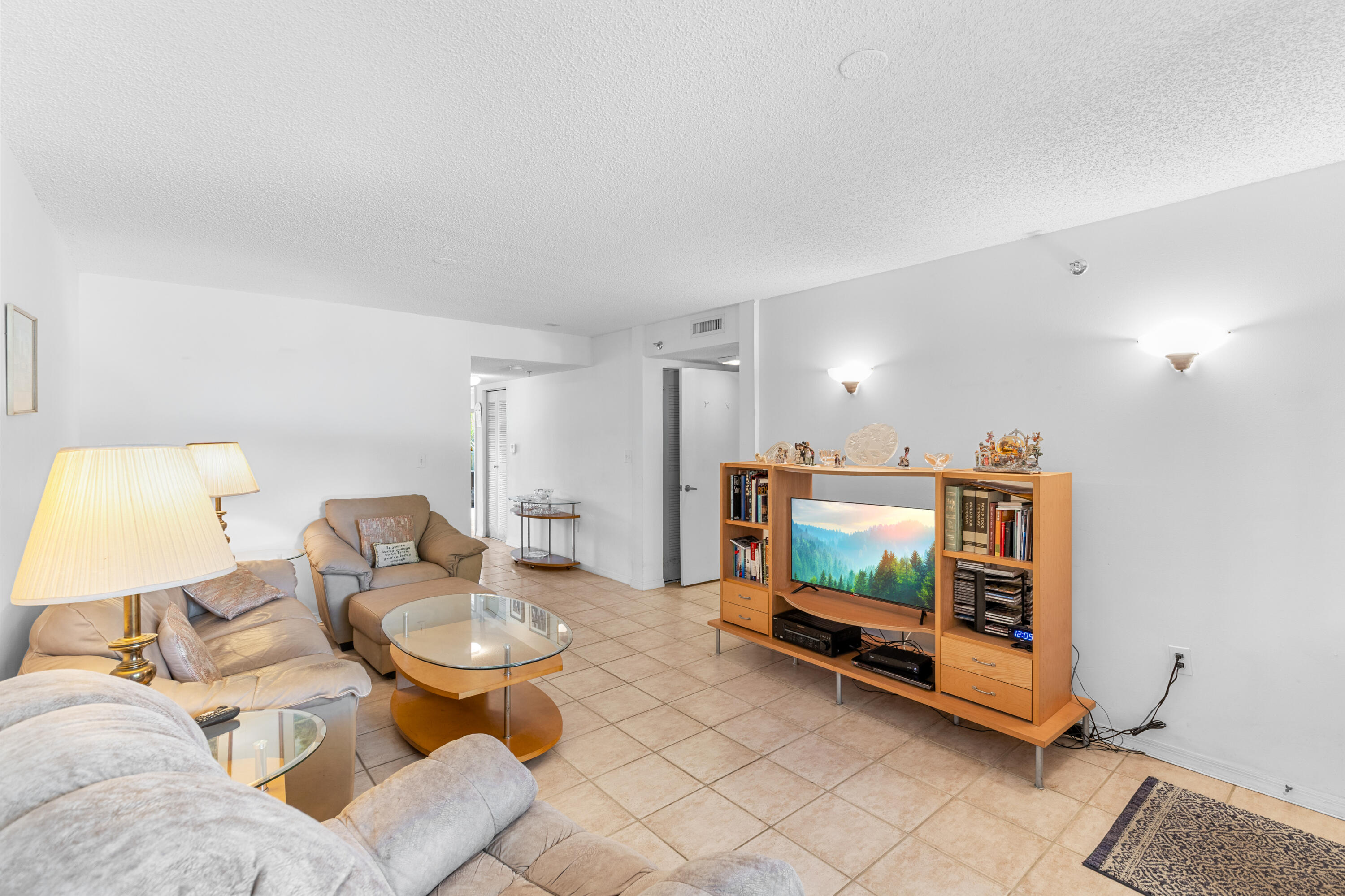 TANGERINE CONDOMINIUM SEVEN - Residential