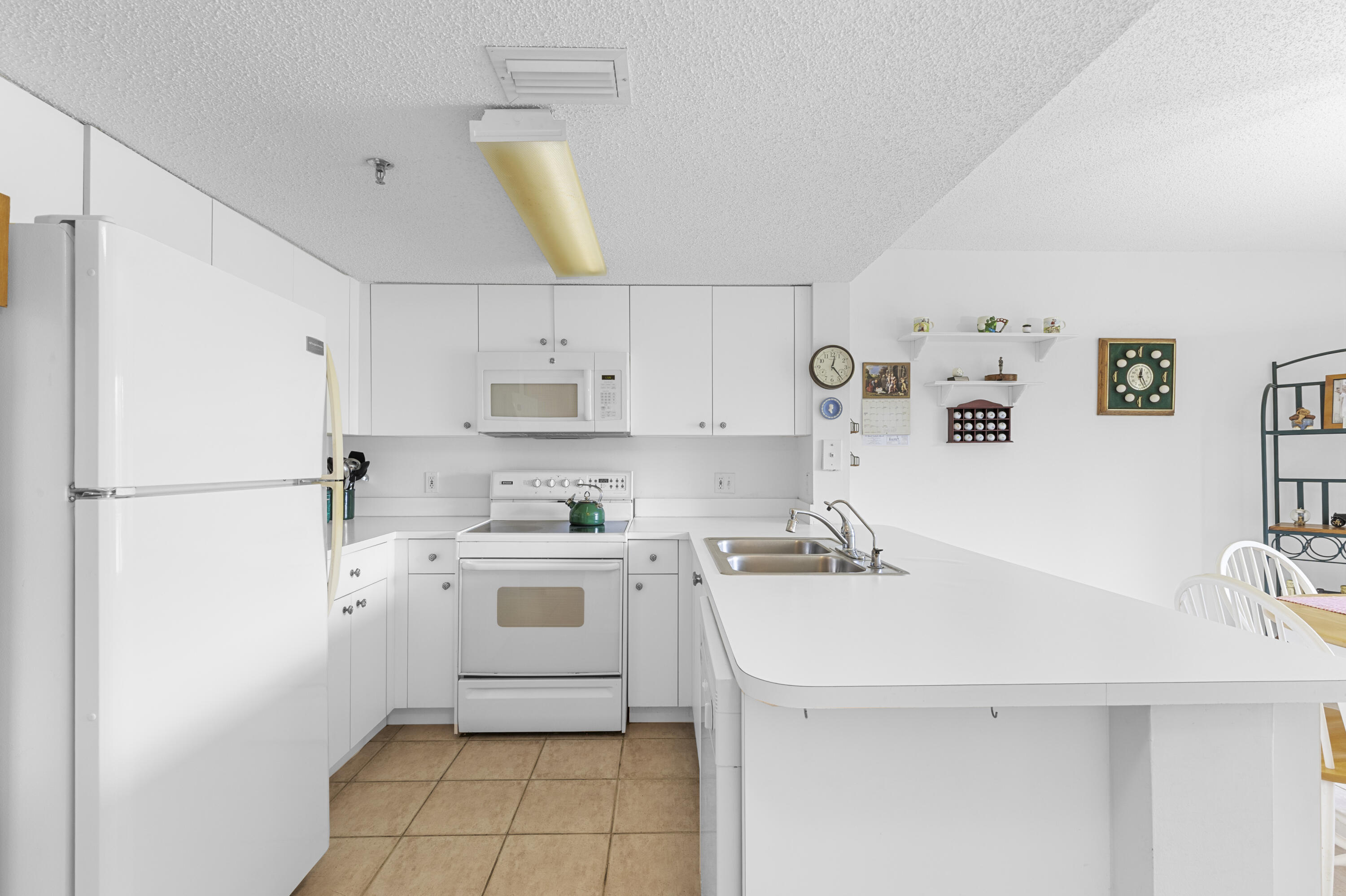 TANGERINE CONDOMINIUM SEVEN - Residential