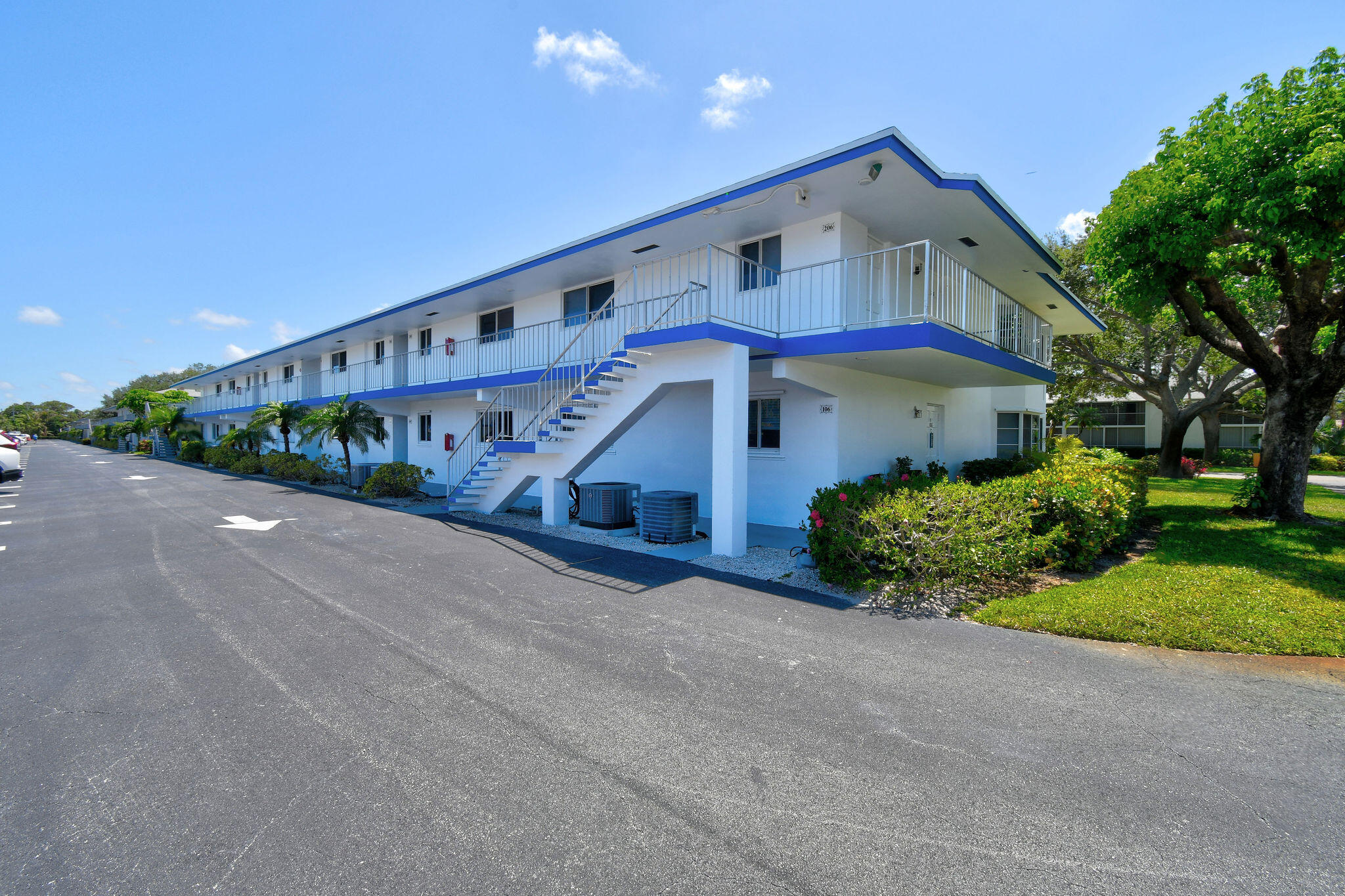 TEQUESTA GARDEN CONDO 4 - Residential