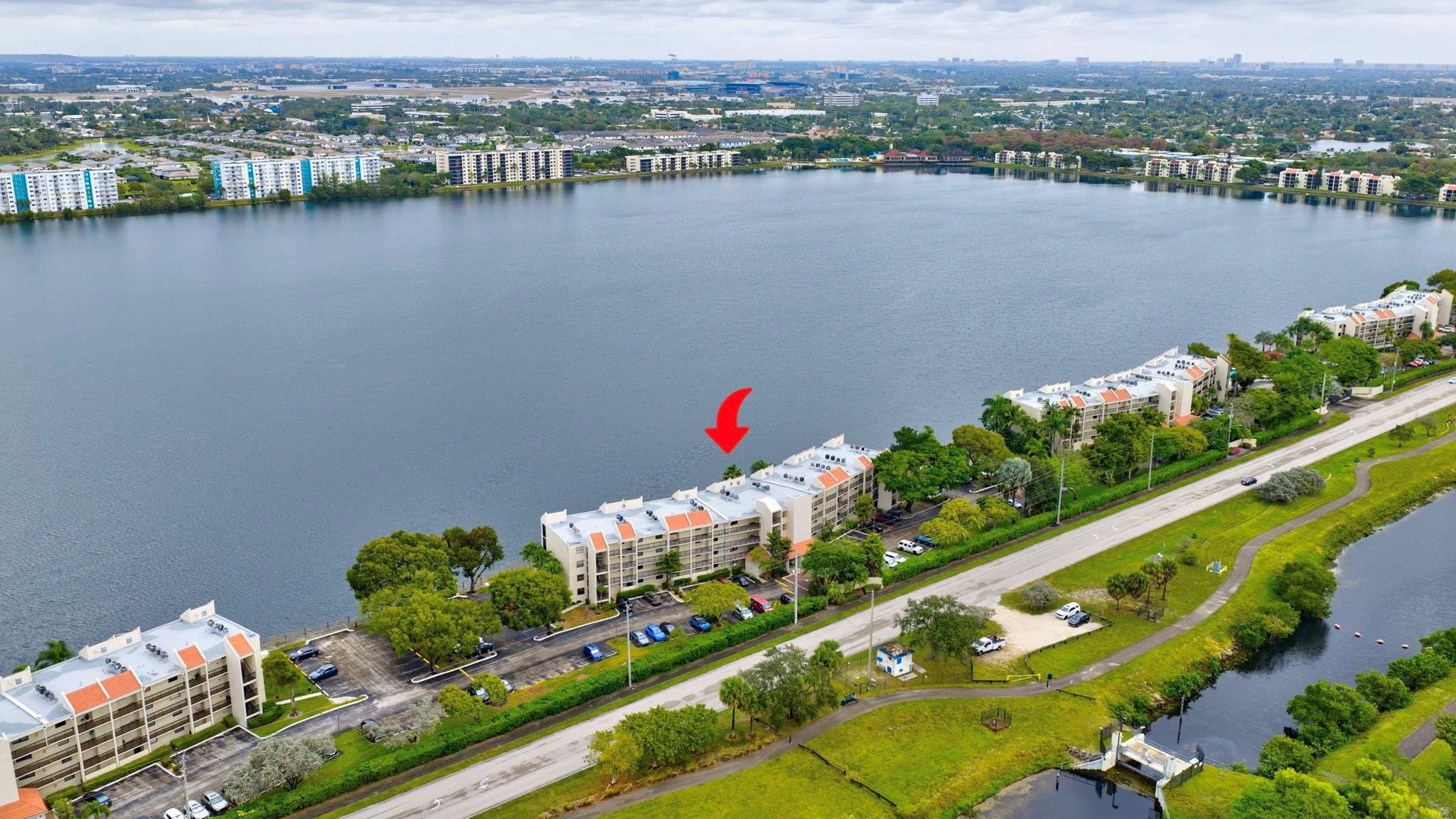 LAKE EMERALD CONDOMINIUM - Residential