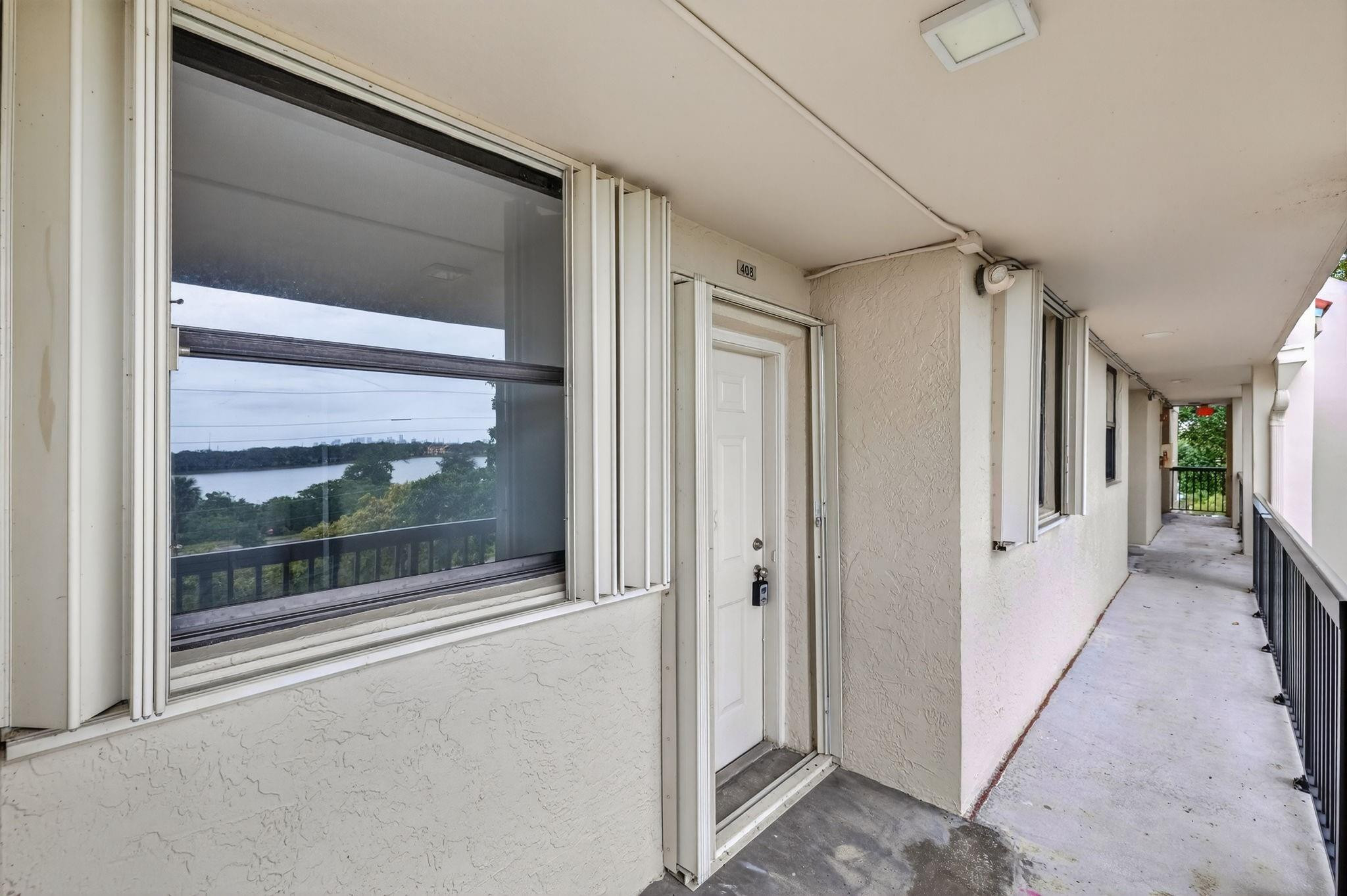 LAKE EMERALD CONDOMINIUM - Residential