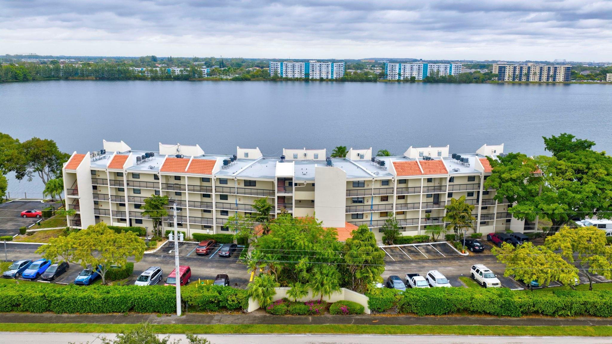 LAKE EMERALD CONDOMINIUM - Residential