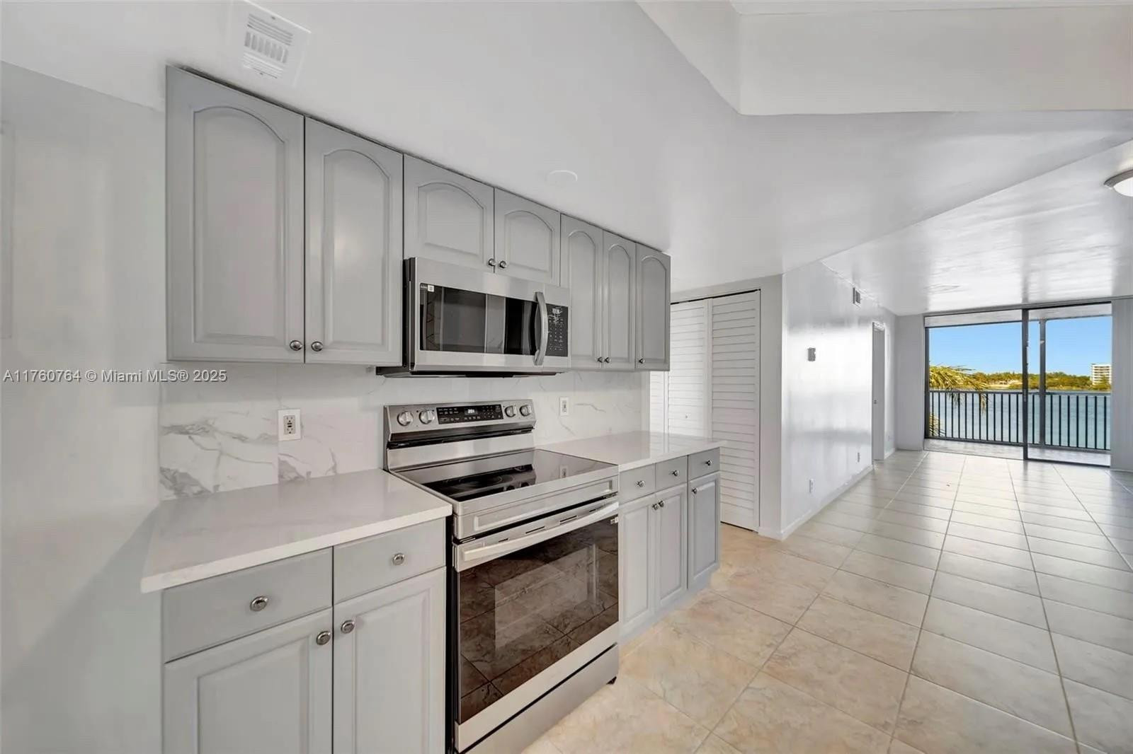 LAKE EMERALD CONDOMINIUM - Residential