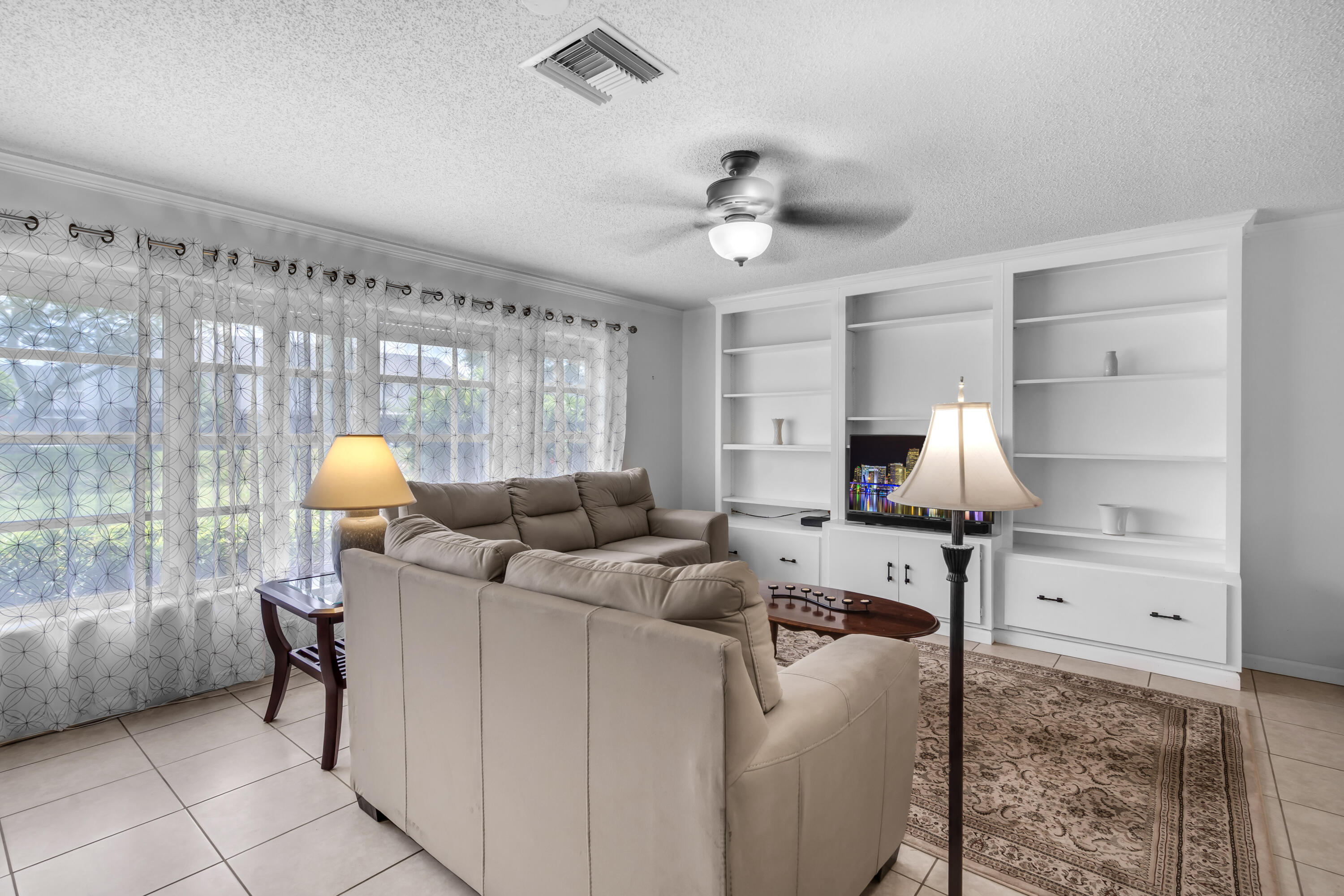 CRESTHAVEN CONDO TOWNHOMES SEC 1 - Residential