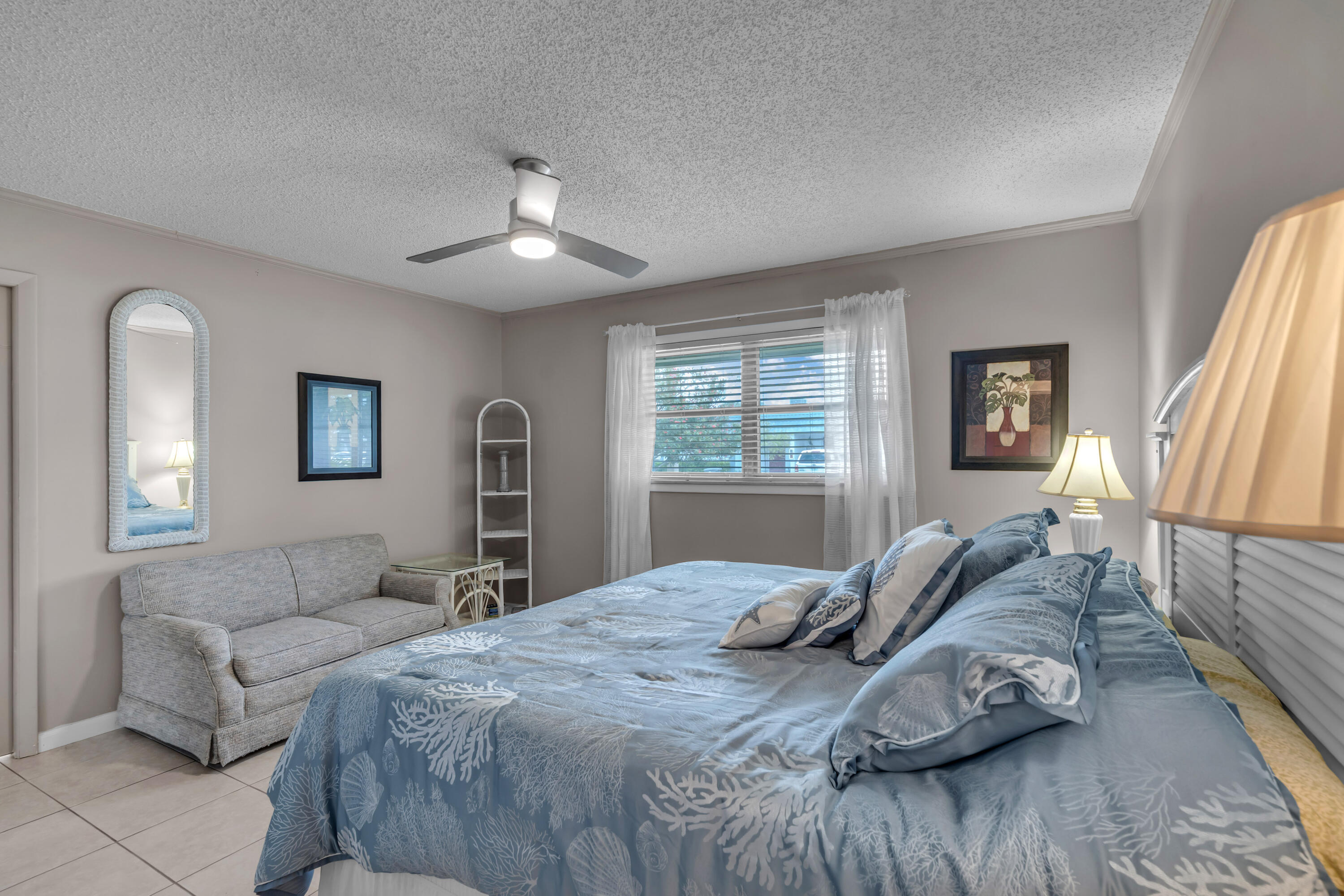 CRESTHAVEN CONDO TOWNHOMES SEC 1 - Residential