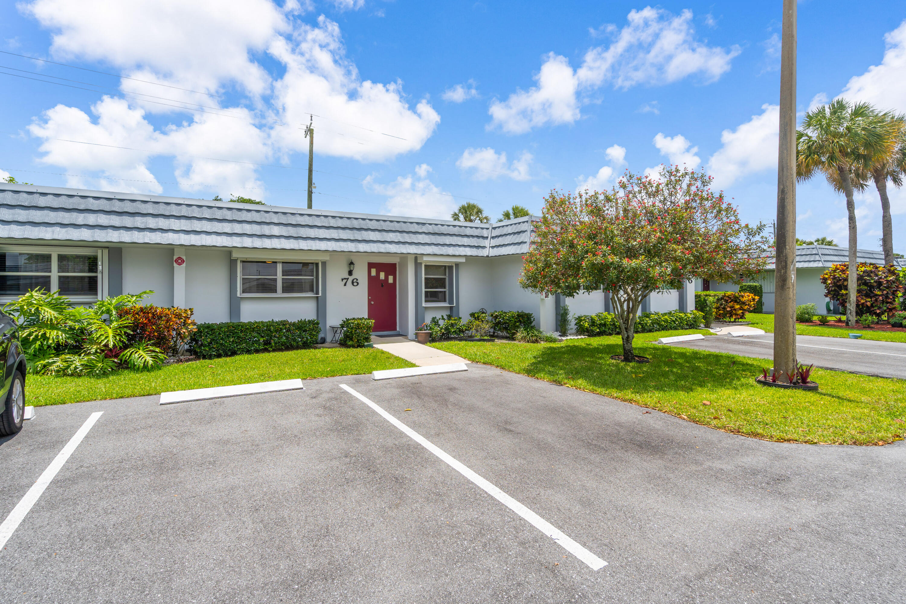 CRESTHAVEN CONDO TOWNHOMES SEC 1 - Residential