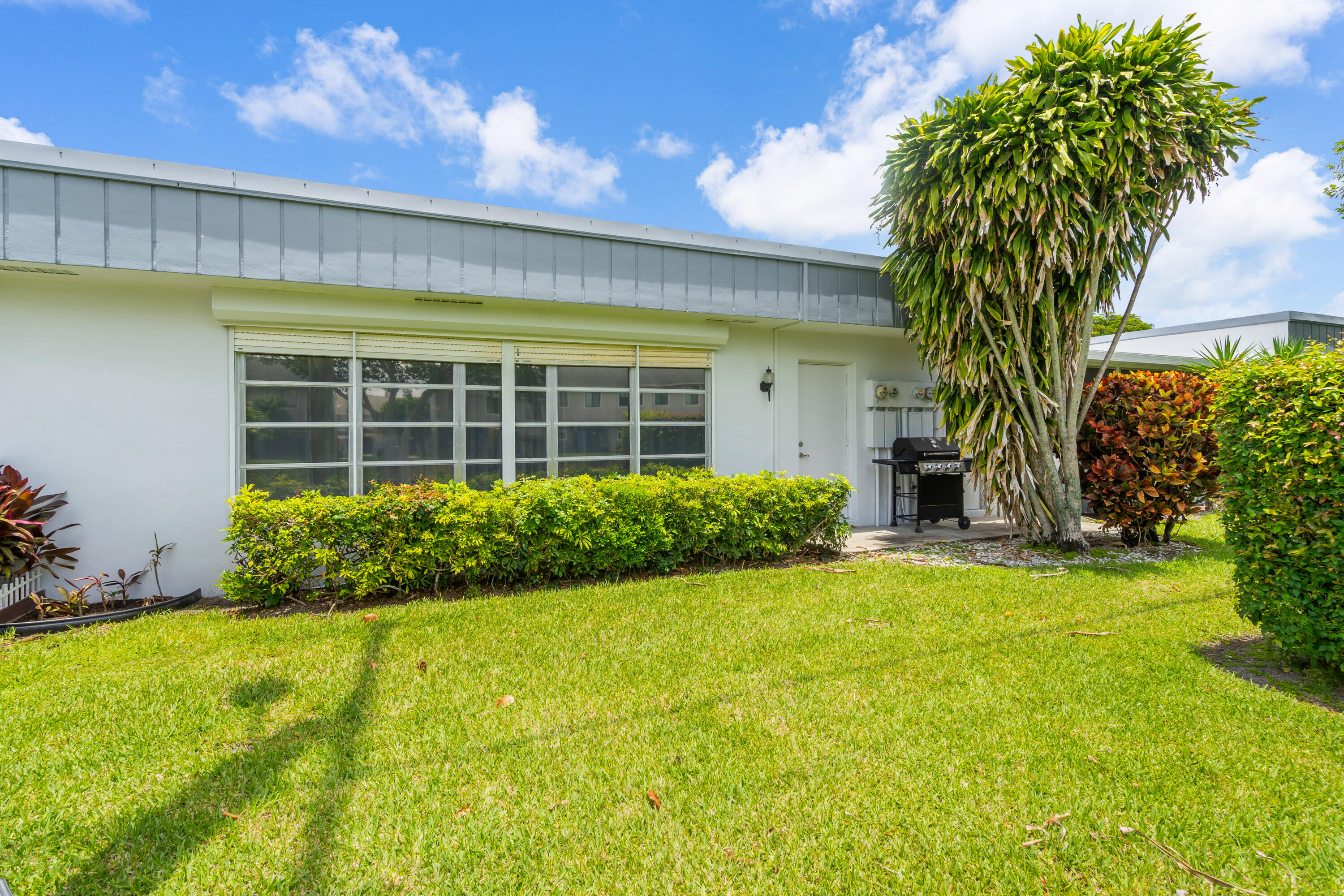 CRESTHAVEN CONDO TOWNHOMES SEC 1 - Residential