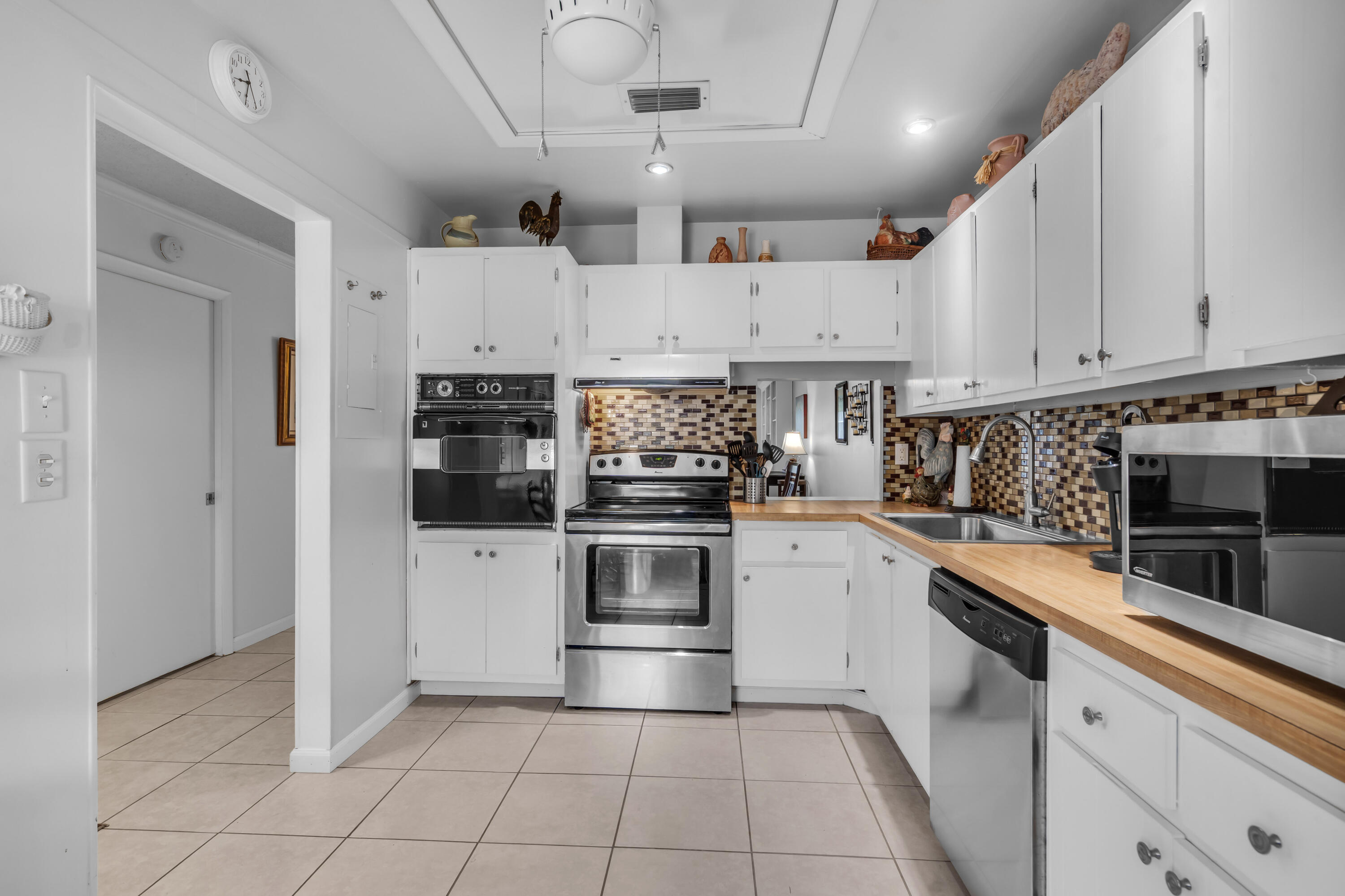 CRESTHAVEN CONDO TOWNHOMES SEC 1 - Residential