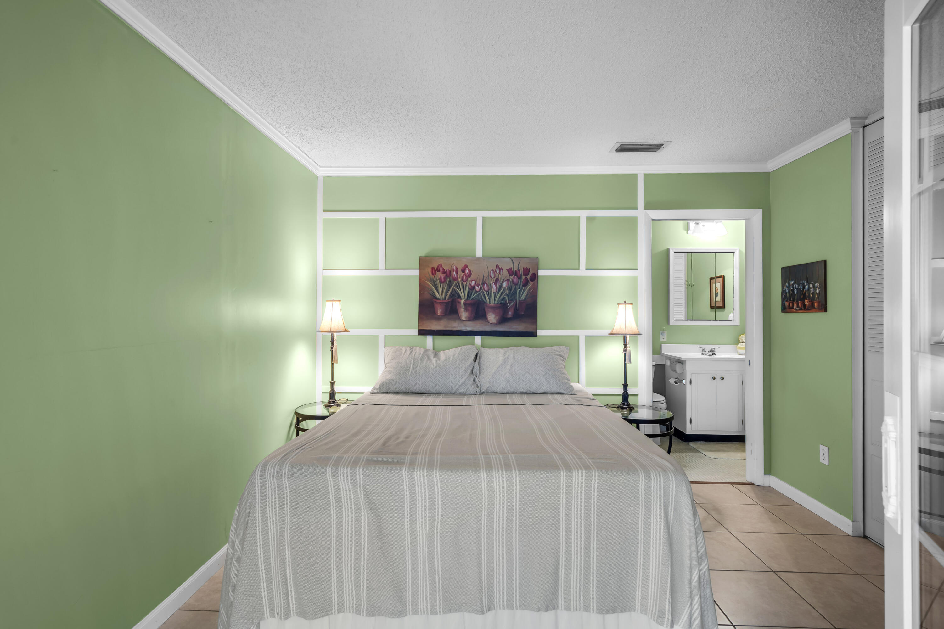 CRESTHAVEN CONDO TOWNHOMES SEC 1 - Residential