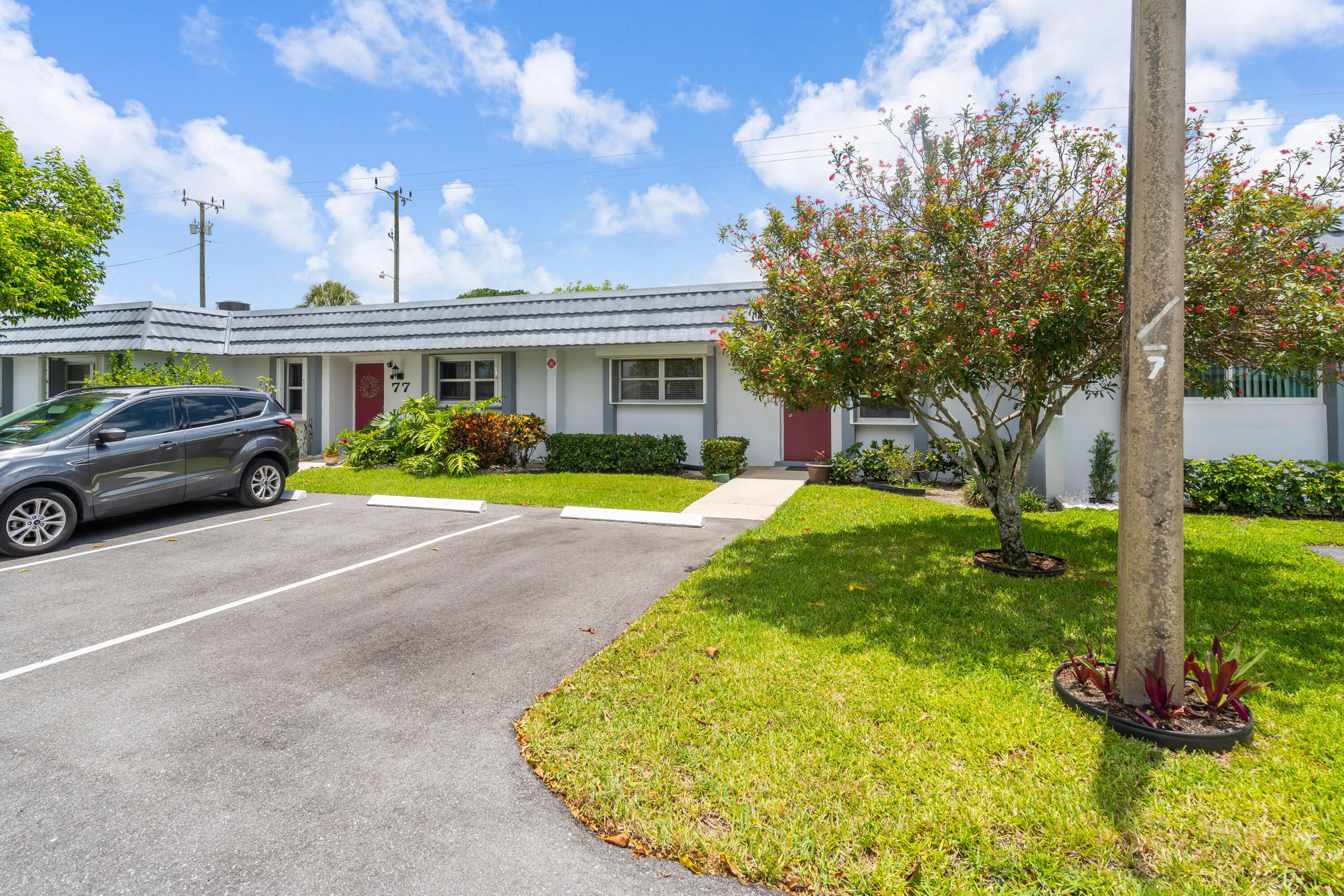 CRESTHAVEN CONDO TOWNHOMES SEC 1 - Residential