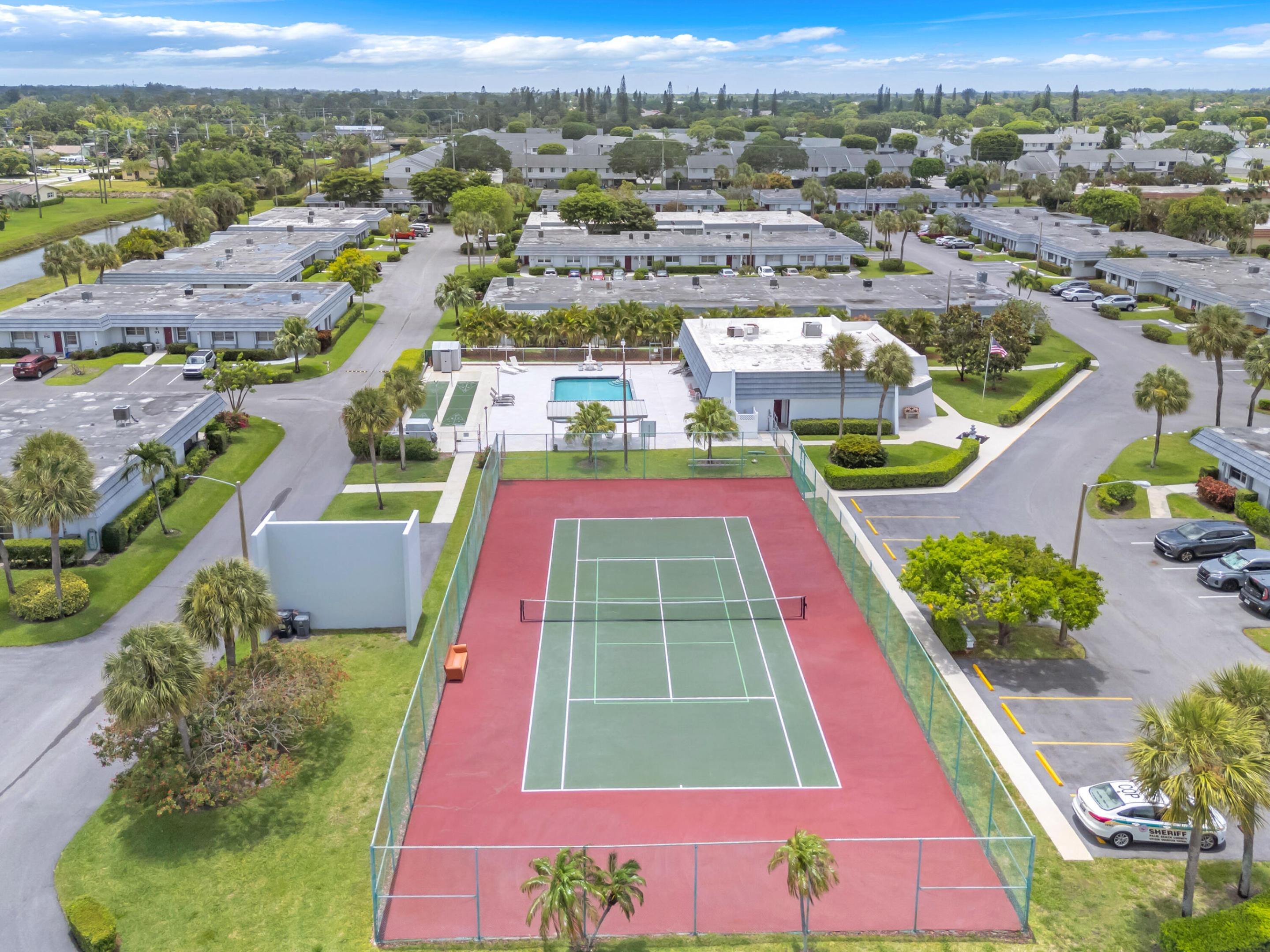 CRESTHAVEN CONDO TOWNHOMES SEC 1 - Residential