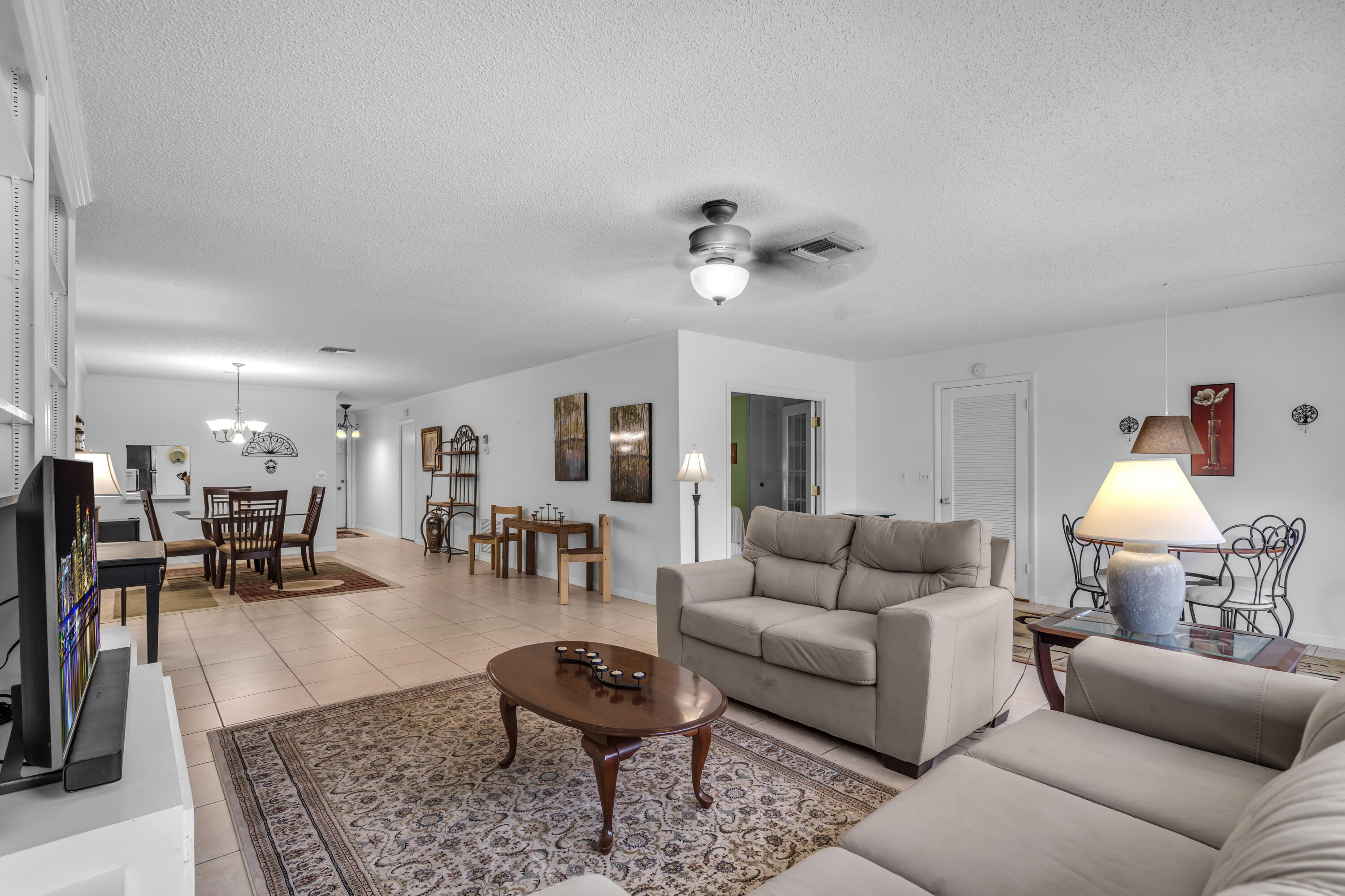 CRESTHAVEN CONDO TOWNHOMES SEC 1 - Residential