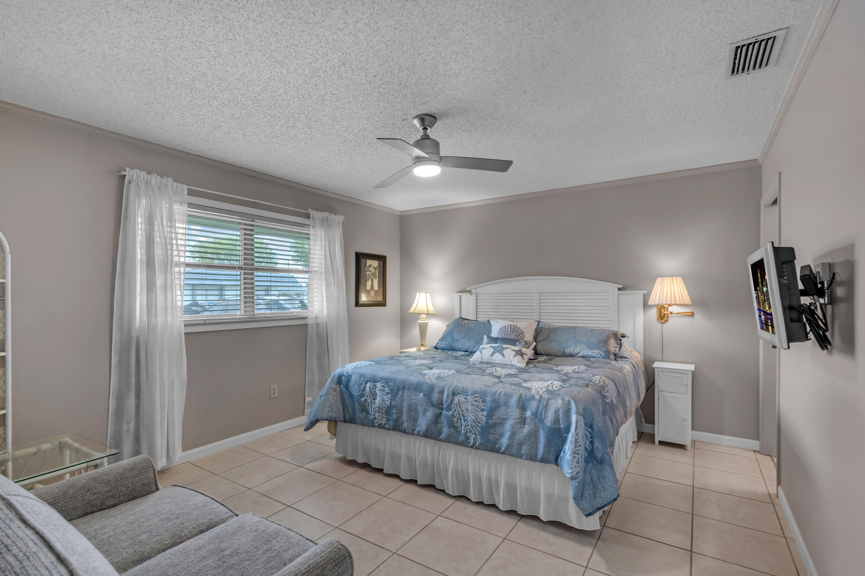CRESTHAVEN CONDO TOWNHOMES SEC 1 - Residential