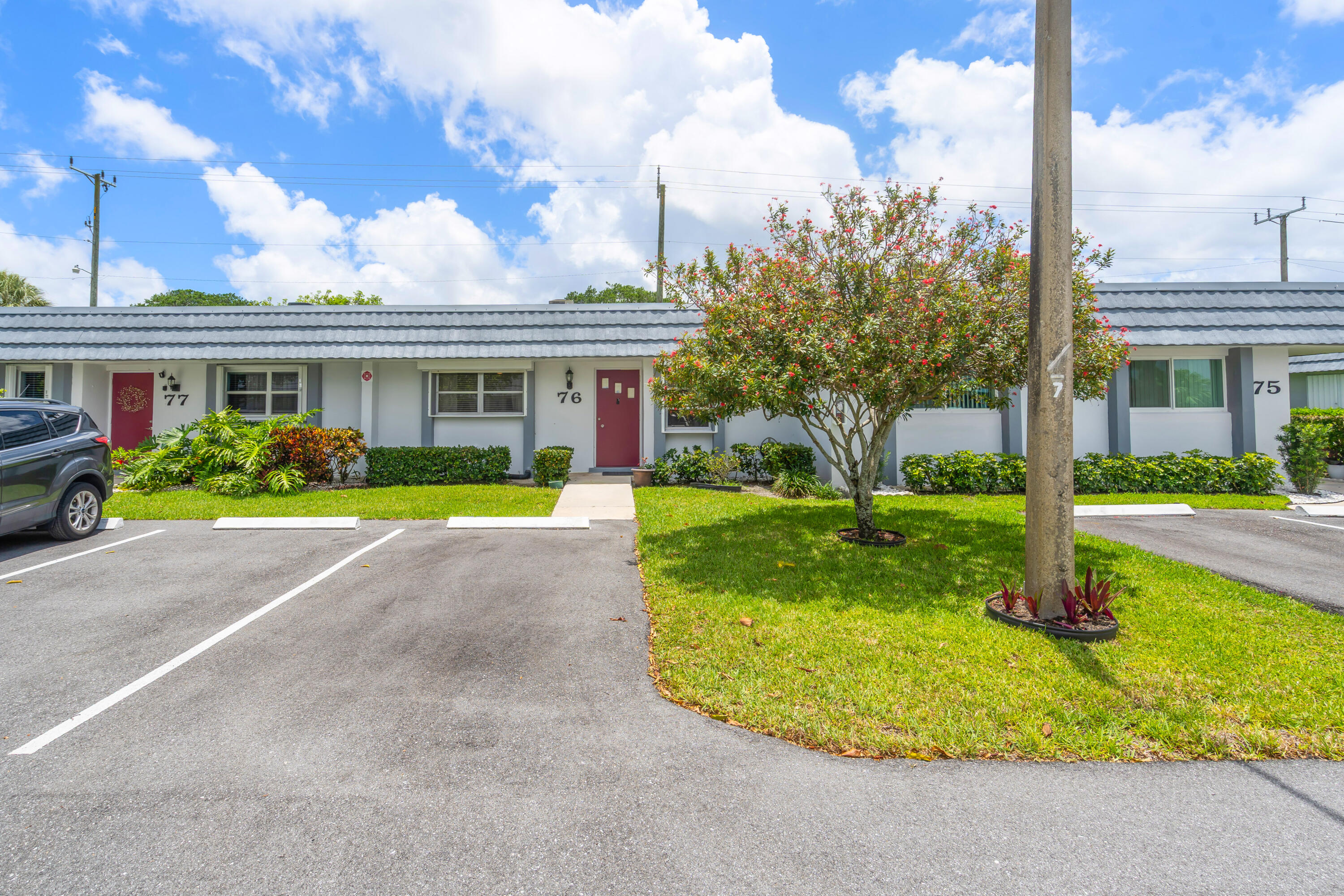 CRESTHAVEN CONDO TOWNHOMES SEC 1 - Residential