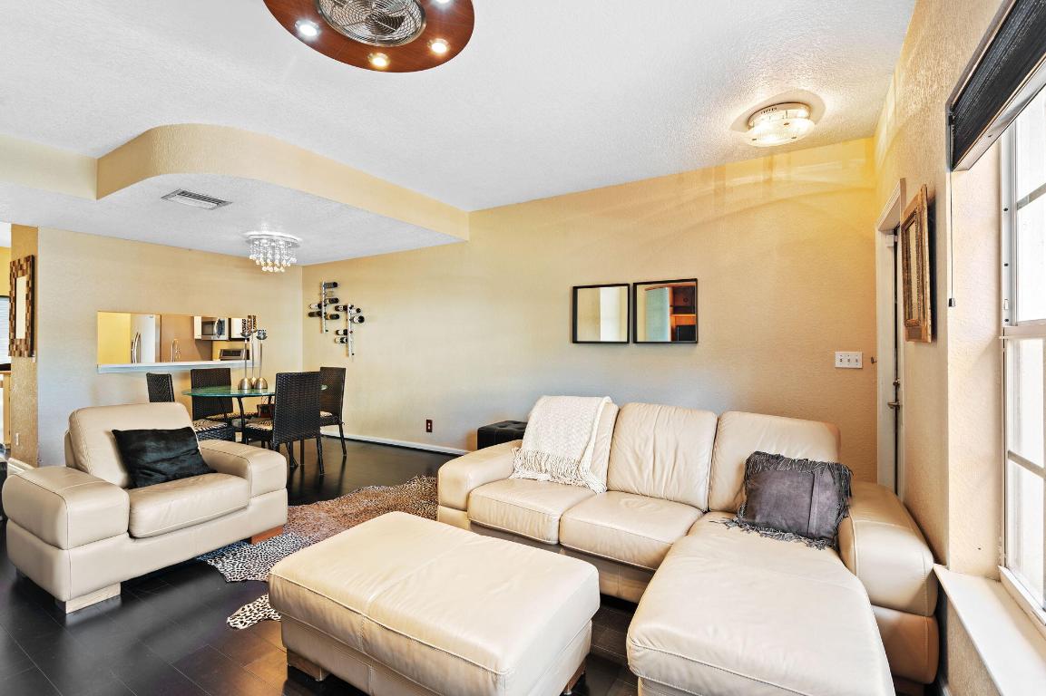 CORAL REEF CLUB - Residential