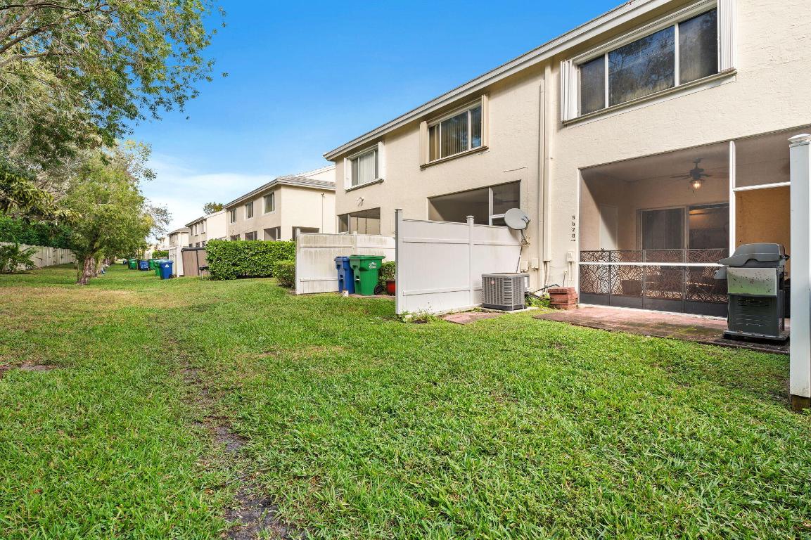CORAL REEF CLUB - Residential