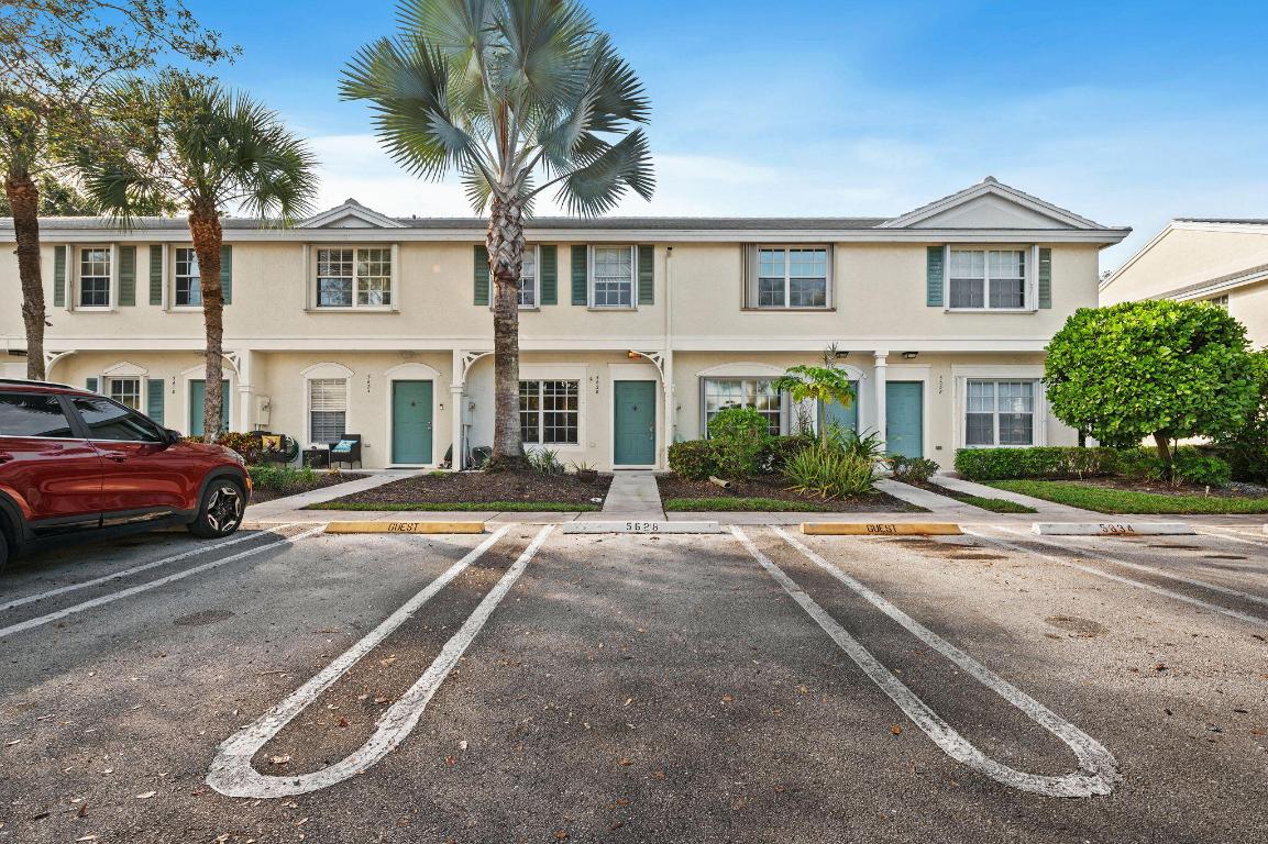 CORAL REEF CLUB - Residential