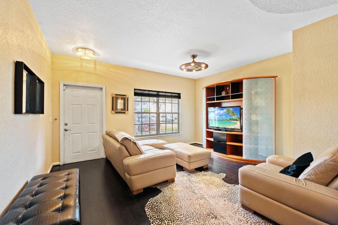 CORAL REEF CLUB - Residential