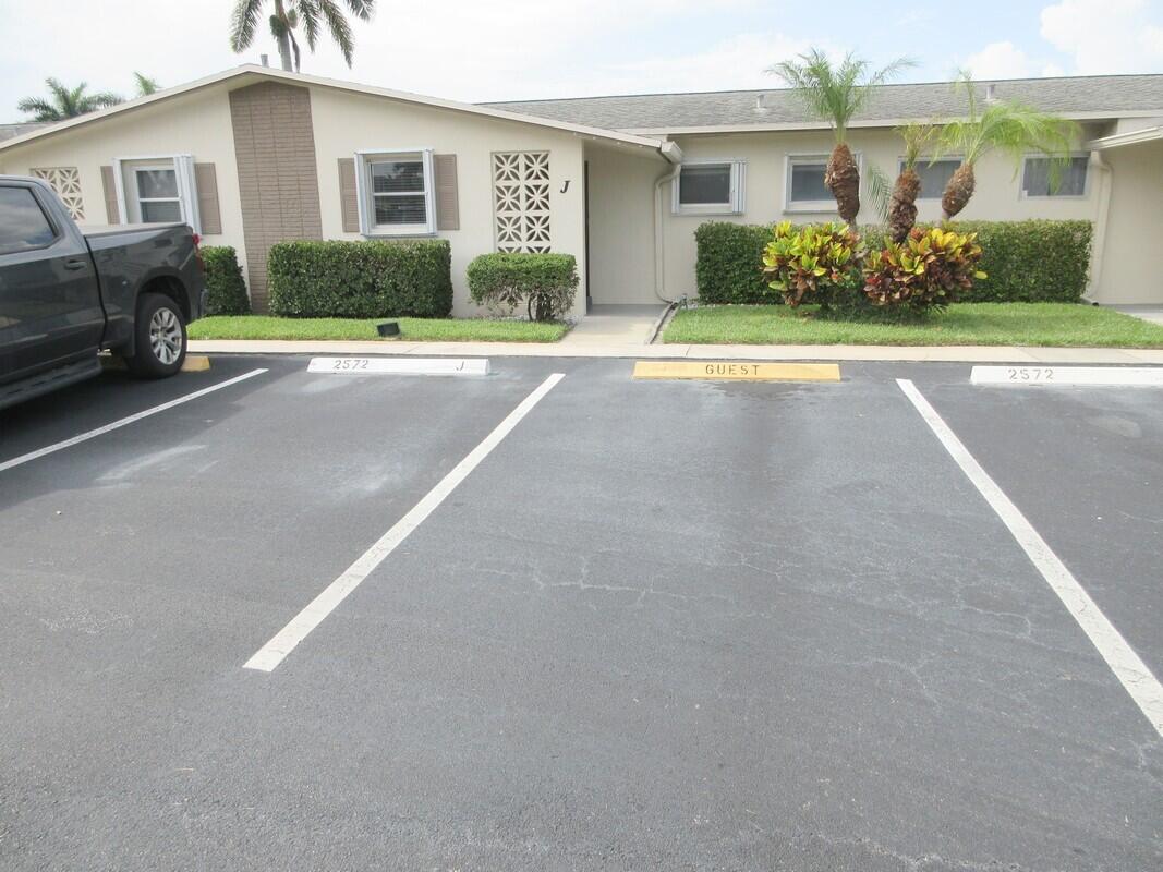 CRESTHAVEN VILLAS CONDO 31 - Residential Lease