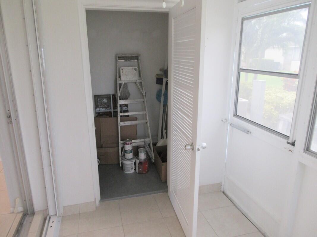 CRESTHAVEN VILLAS CONDO 31 - Residential Lease