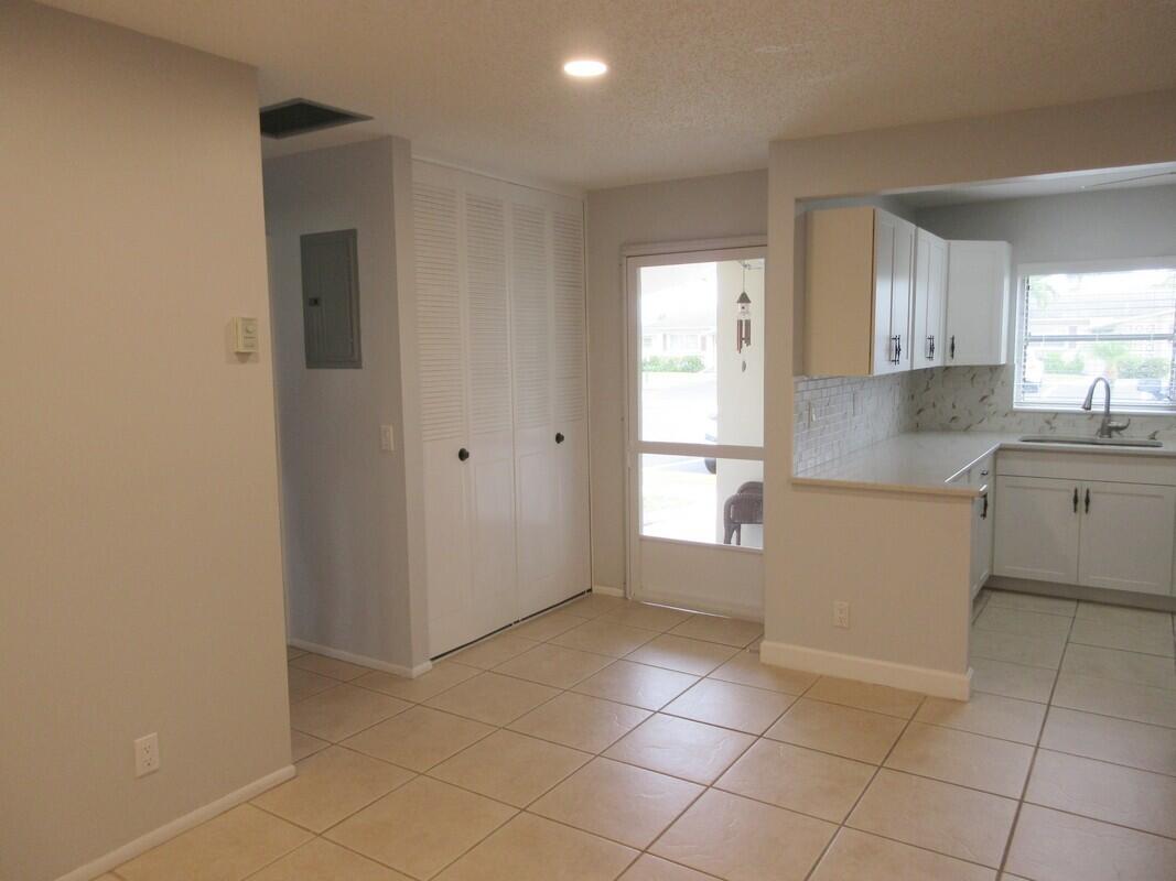CRESTHAVEN VILLAS CONDO 31 - Residential Lease