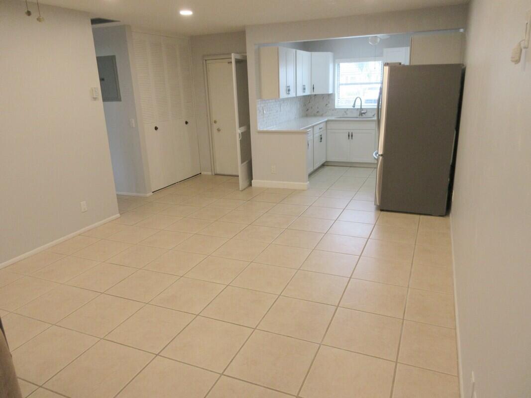 CRESTHAVEN VILLAS CONDO 31 - Residential Lease
