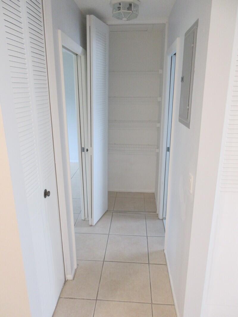 CRESTHAVEN VILLAS CONDO 31 - Residential Lease