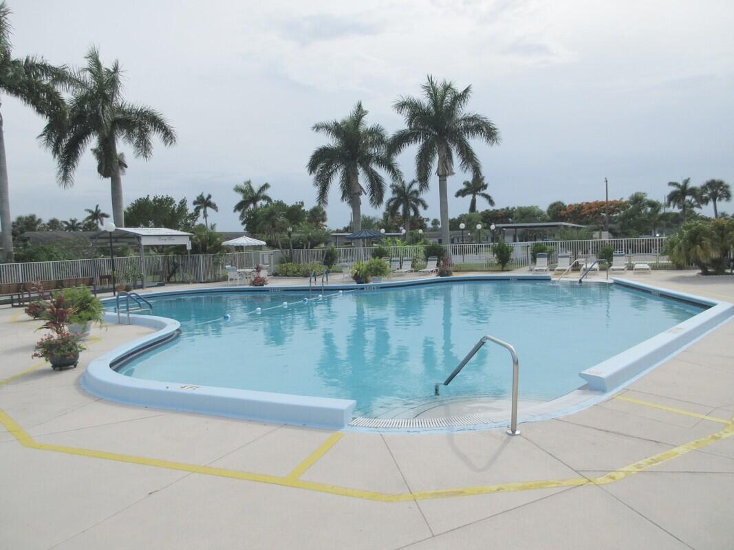 CRESTHAVEN VILLAS CONDO 31 - Residential Lease