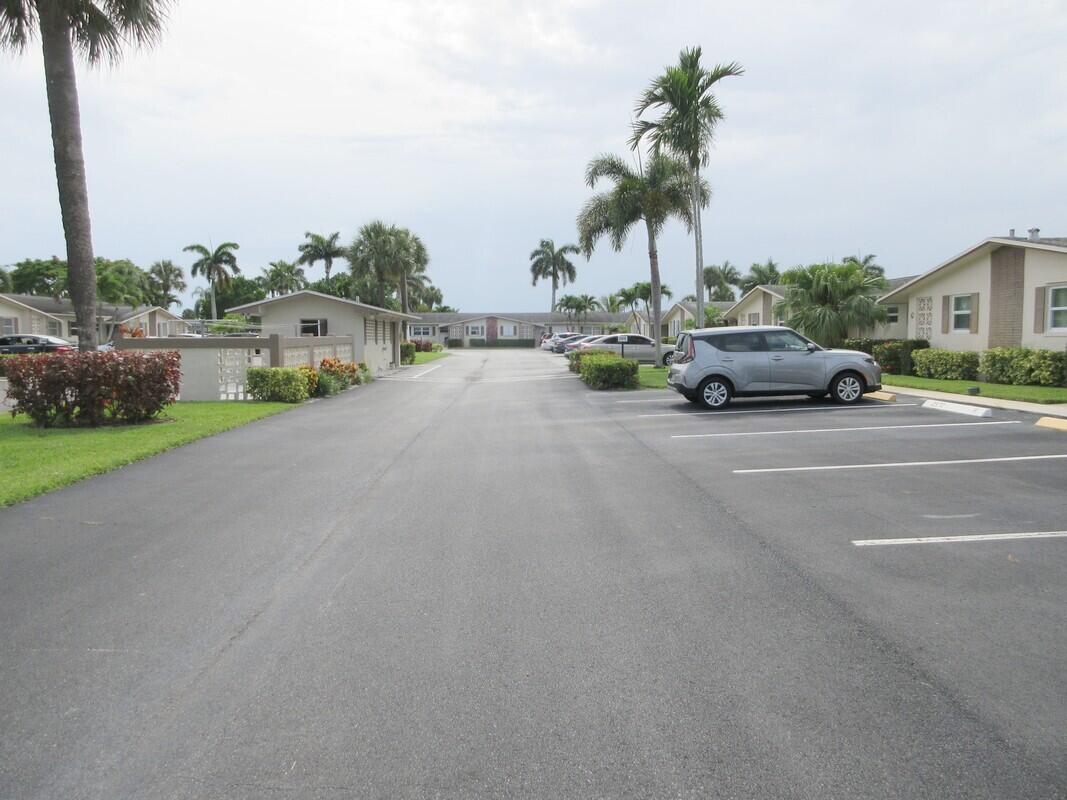 CRESTHAVEN VILLAS CONDO 31 - Residential Lease