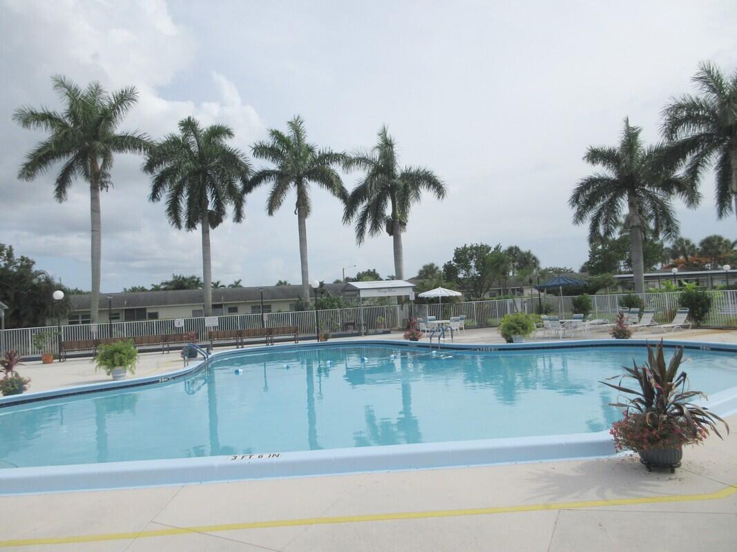 CRESTHAVEN VILLAS CONDO 31 - Residential Lease