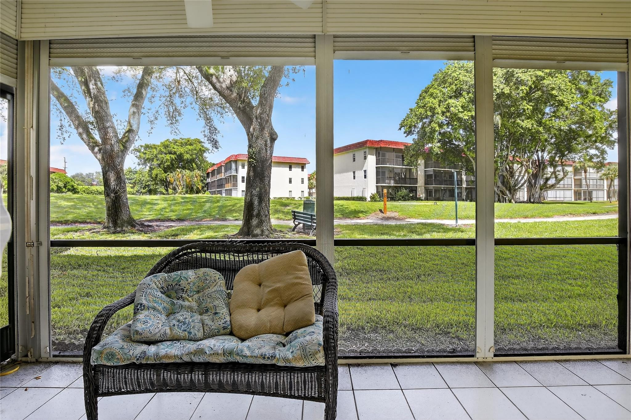 HOLLYBROOK GOLF & TENNIS - Residential