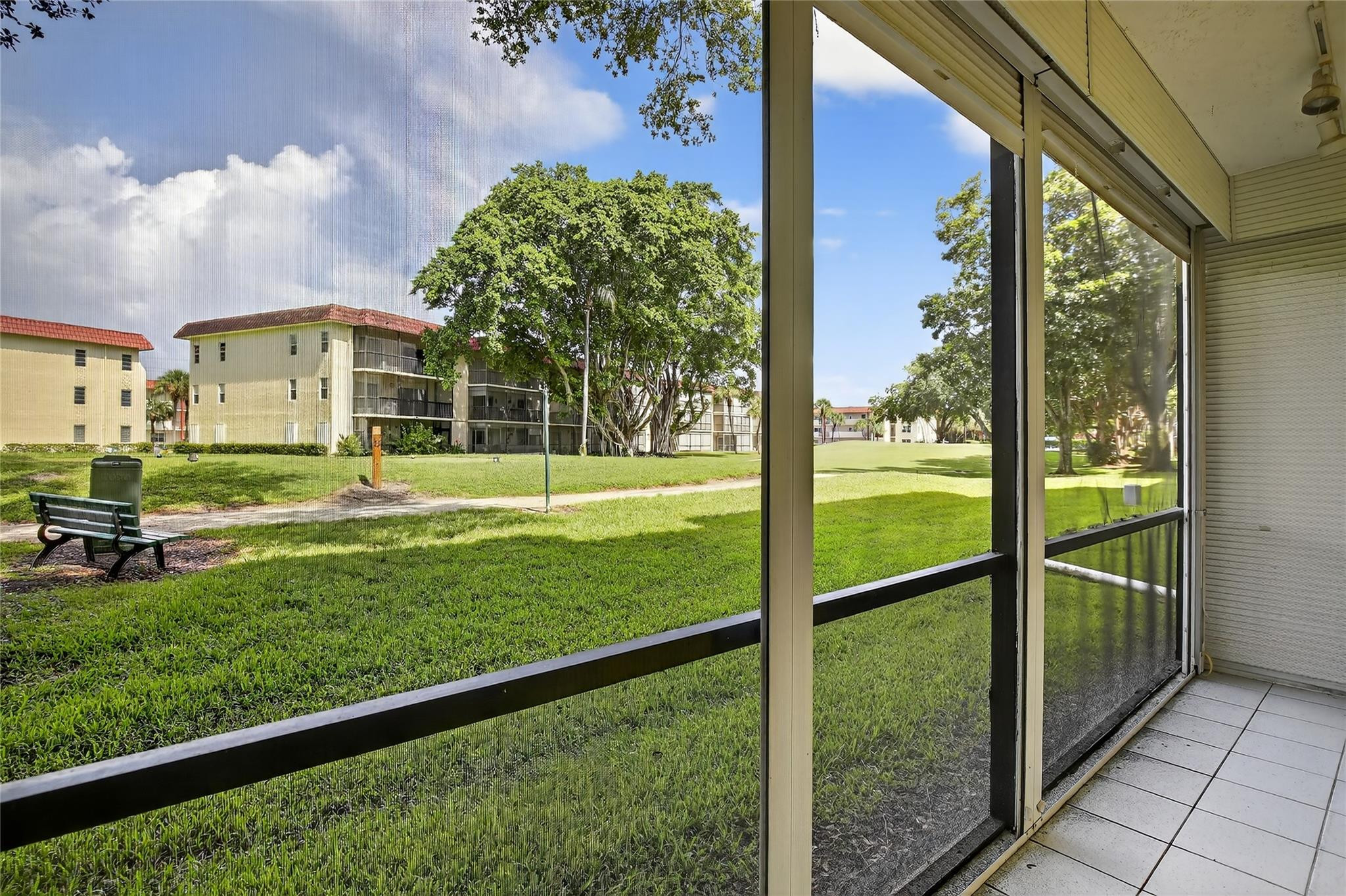 HOLLYBROOK GOLF & TENNIS - Residential