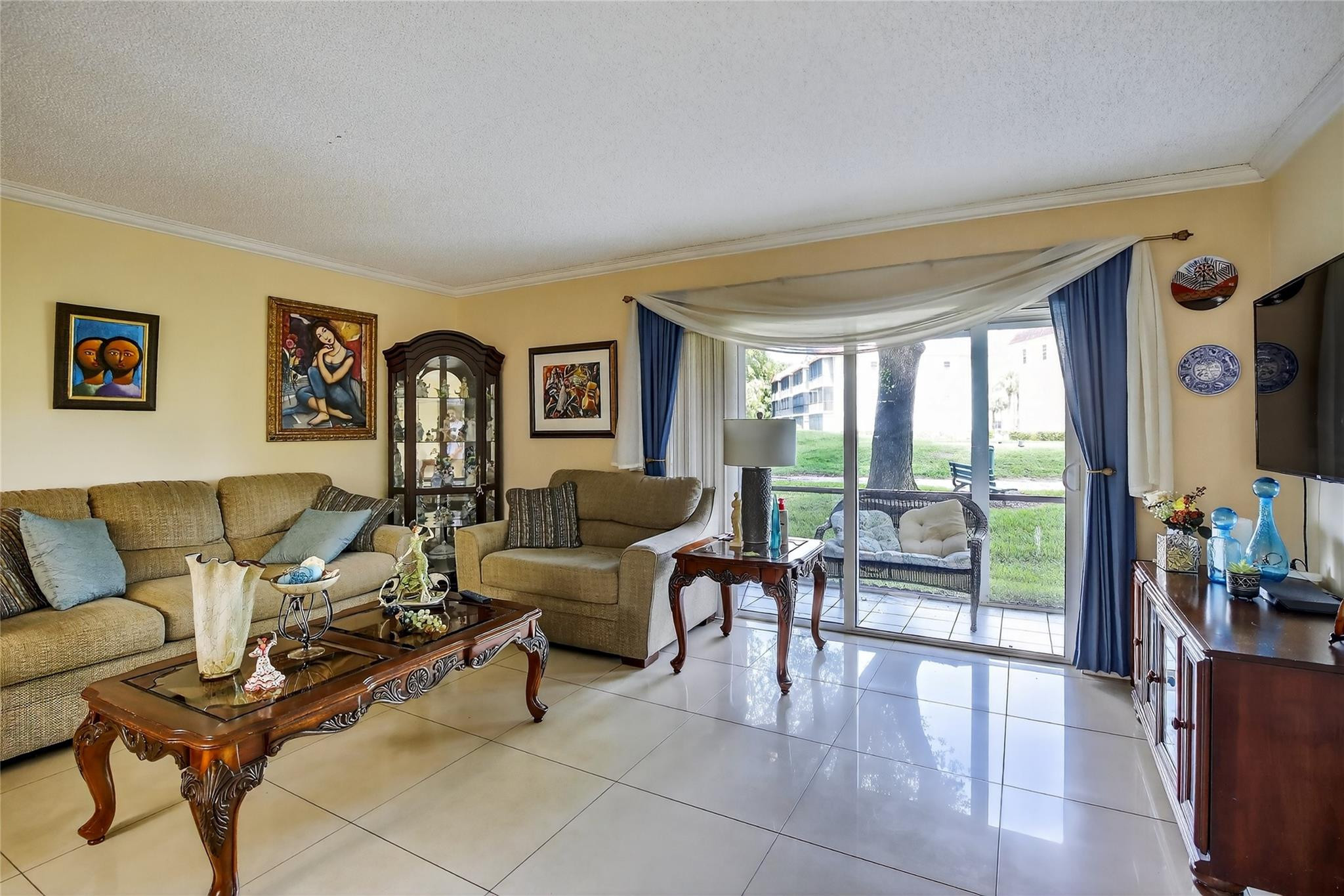 HOLLYBROOK GOLF & TENNIS - Residential