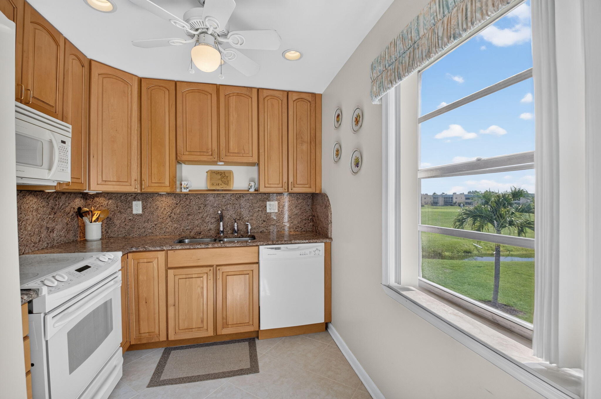 KINGS POINT CAPRI CONDOS - Residential