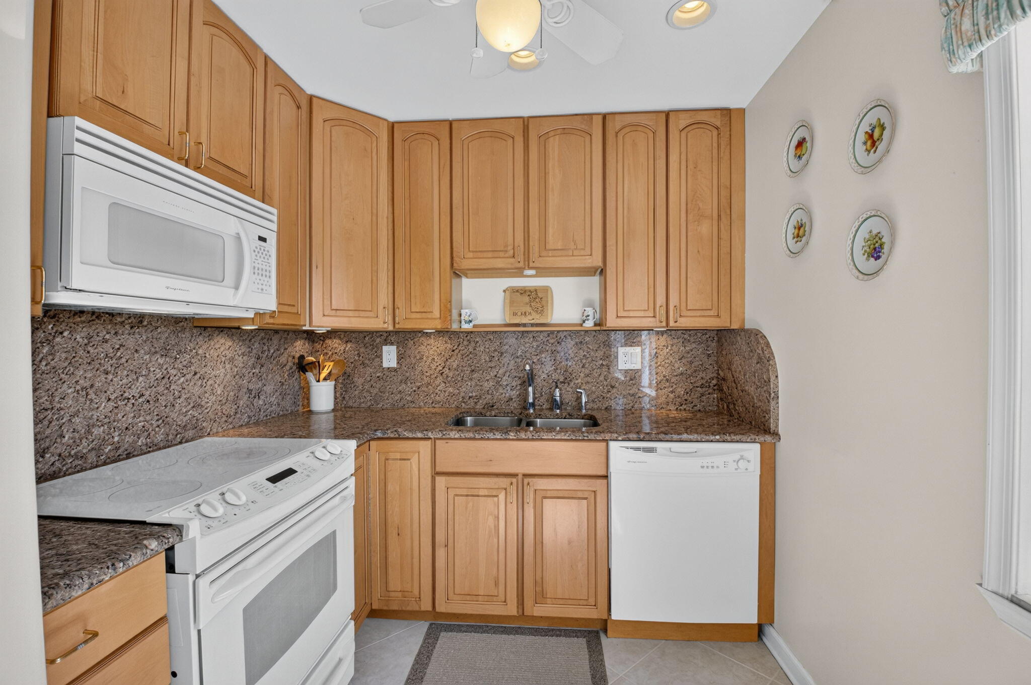 KINGS POINT CAPRI CONDOS - Residential