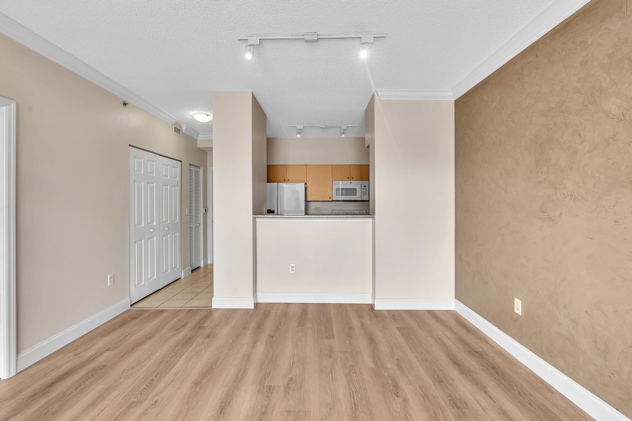MONTECITO PALM BEACH CONDOMINIUM - Residential
